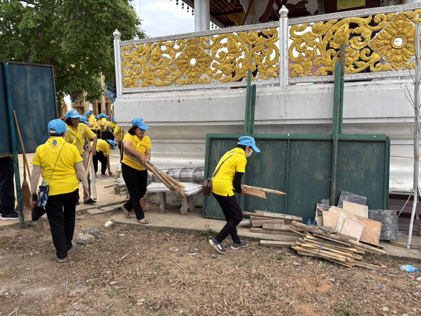 #น่านไม่เนิบ#NAN3FAST พช.น่าน ร่วมกิจกรรมจิตอาสาบำเพ็ญสาธารณประโยชน์และบำเพ็ญสาธารณกุศล เนื่องในวันพระบาทสมเด็จพระพุทธยอดฟ้าจุฬาโลกมหาราช และวันที่ระลึกมหาจักรีบรมราชวงศ์ (วันจักรี) ประจำปี พ.ศ. 2568