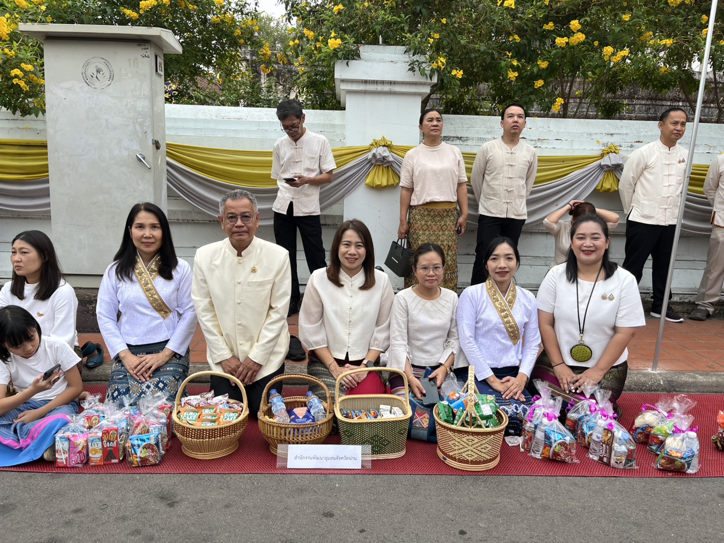 #น่านไม่เนิบ#NAN3FAST พัฒนาชุมชนน่าน ร่วมกิจกรรม “ตักบาตรเติมบุญ” หน้าคุ้มหลวงนครน่าน ขับเคลื่อนเมืองเก่าสู่มรดกโลก