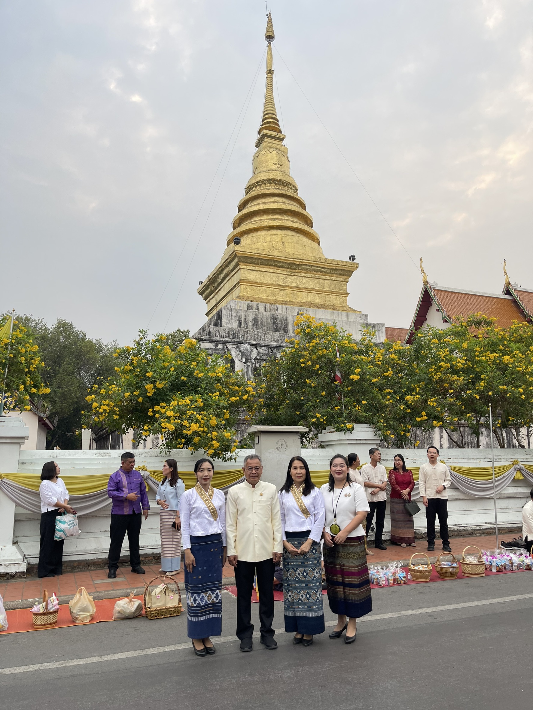 #น่านไม่เนิบ#NAN3FAST พัฒนาชุมชนน่าน ร่วมกิจกรรม “ตักบาตรเติมบุญ” หน้าคุ้มหลวงนครน่าน ขับเคลื่อนเมืองเก่าสู่มรดกโลก
