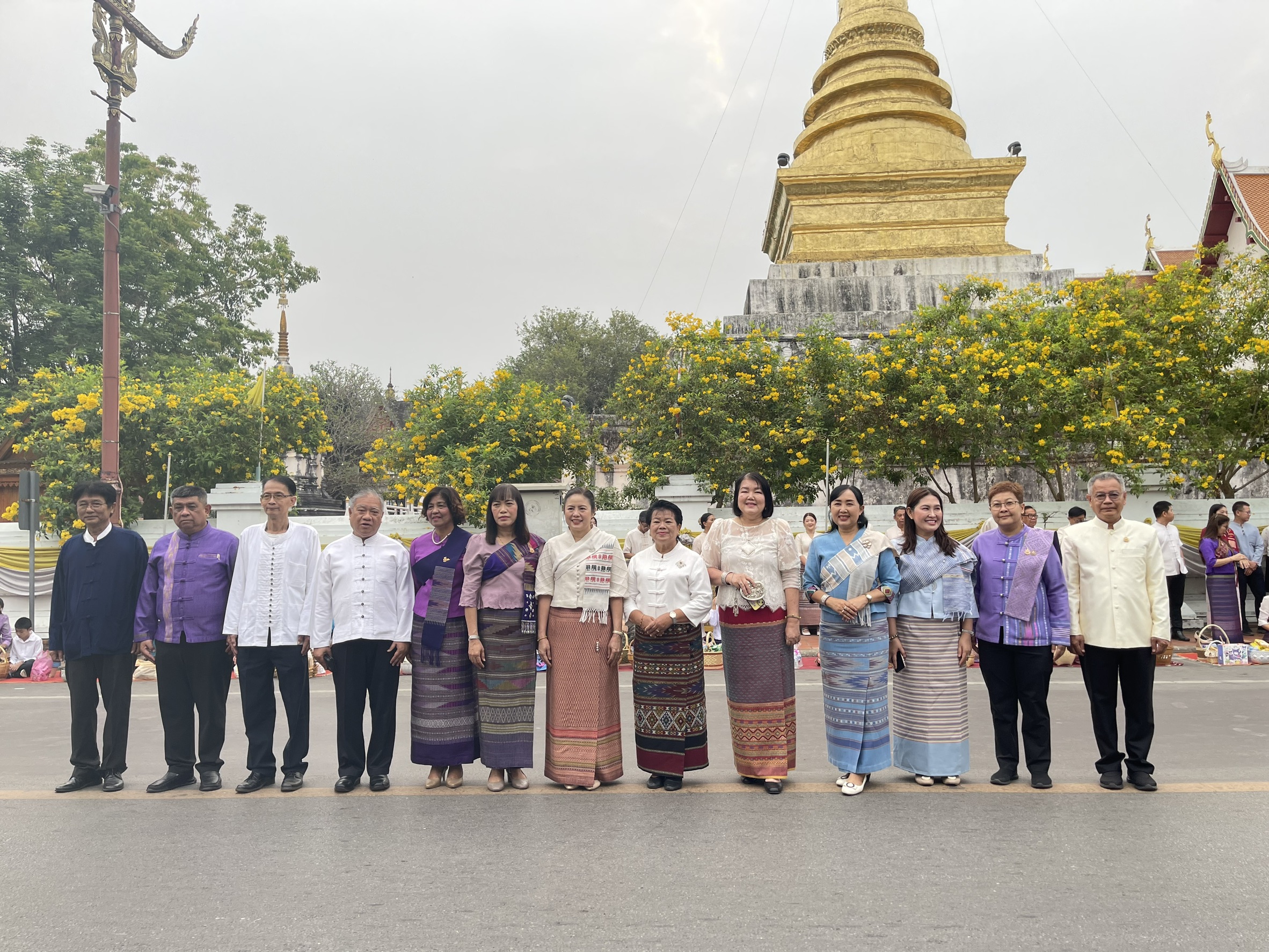 #น่านไม่เนิบ#NAN3FAST พัฒนาชุมชนน่าน ร่วมกิจกรรม “ตักบาตรเติมบุญ” หน้าคุ้มหลวงนครน่าน ขับเคลื่อนเมืองเก่าสู่มรดกโลก