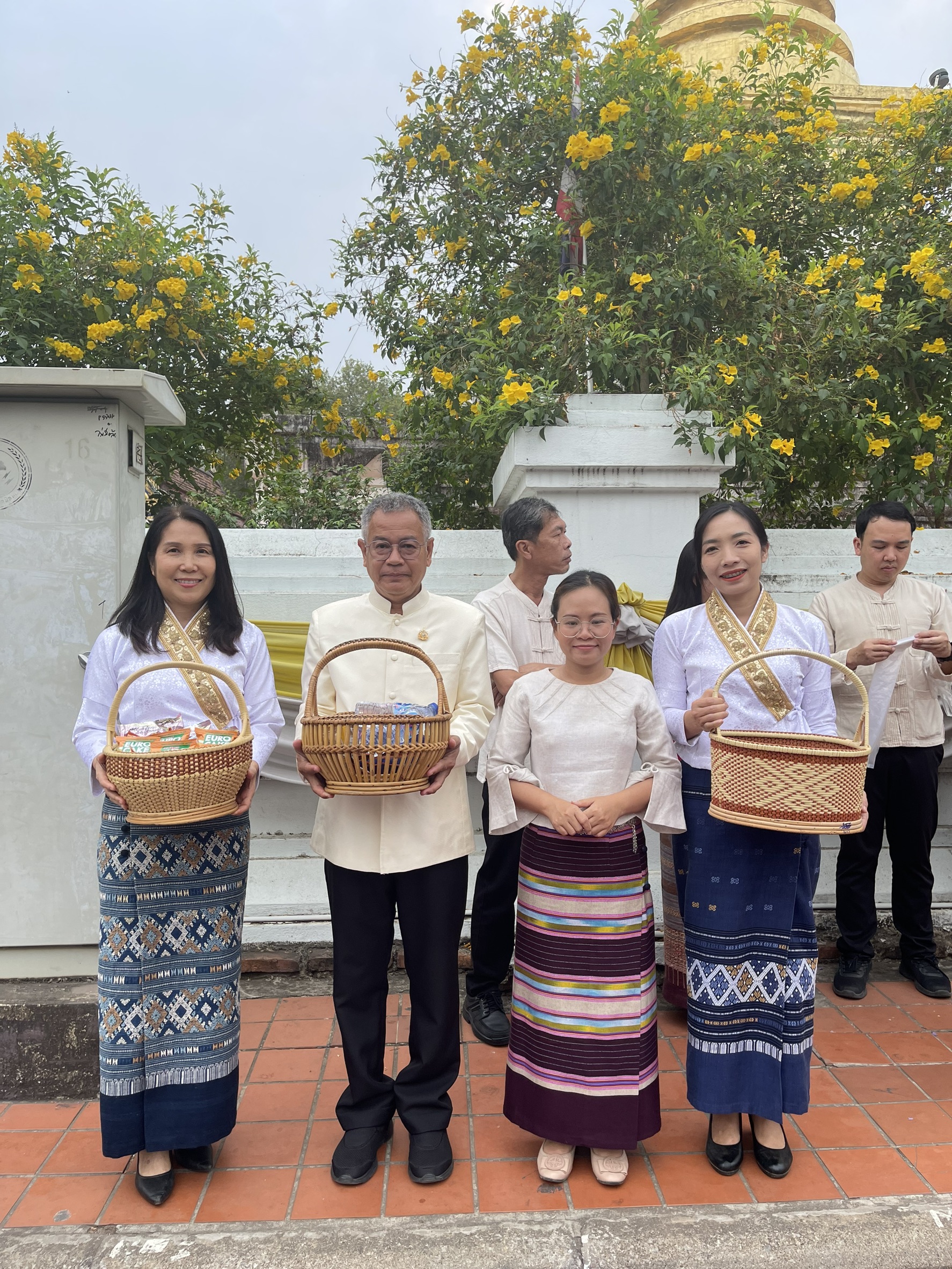 #น่านไม่เนิบ#NAN3FAST พัฒนาชุมชนน่าน ร่วมกิจกรรม “ตักบาตรเติมบุญ” หน้าคุ้มหลวงนครน่าน ขับเคลื่อนเมืองเก่าสู่มรดกโลก