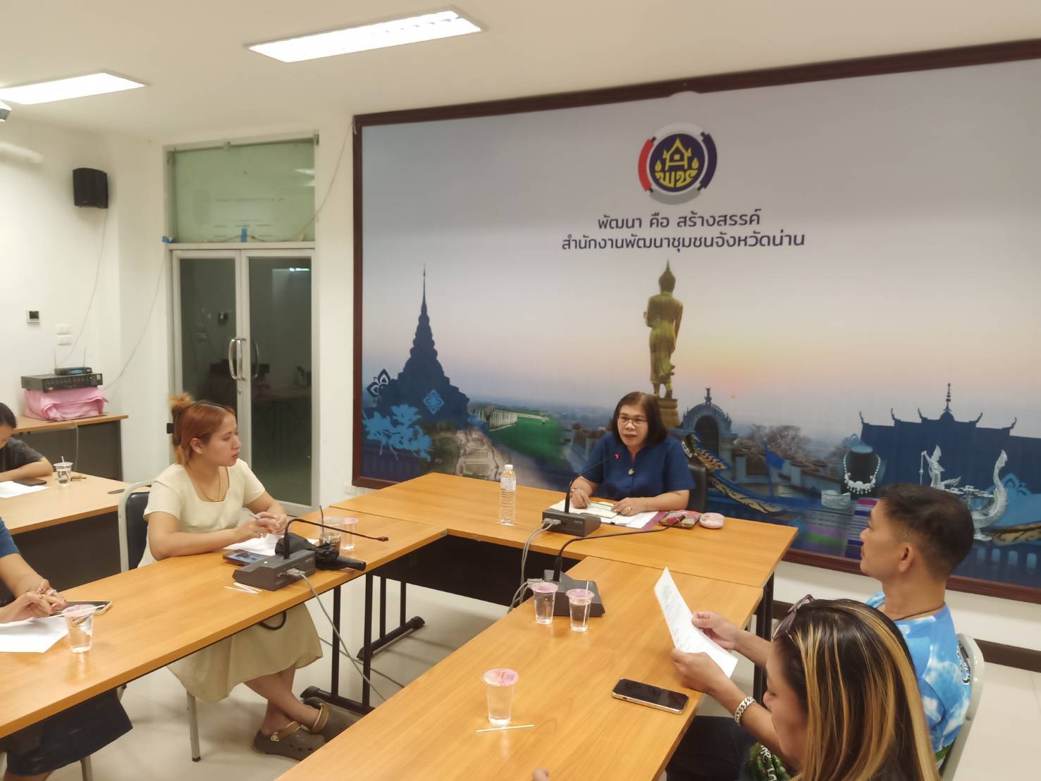 จังหวัดน่านประชุมเตรียมความพร้อมผู้ผลิต ผู้ประกอบการ OTOP ร่วมแสดงสินค้าในงาน OTOP Midyear 2025