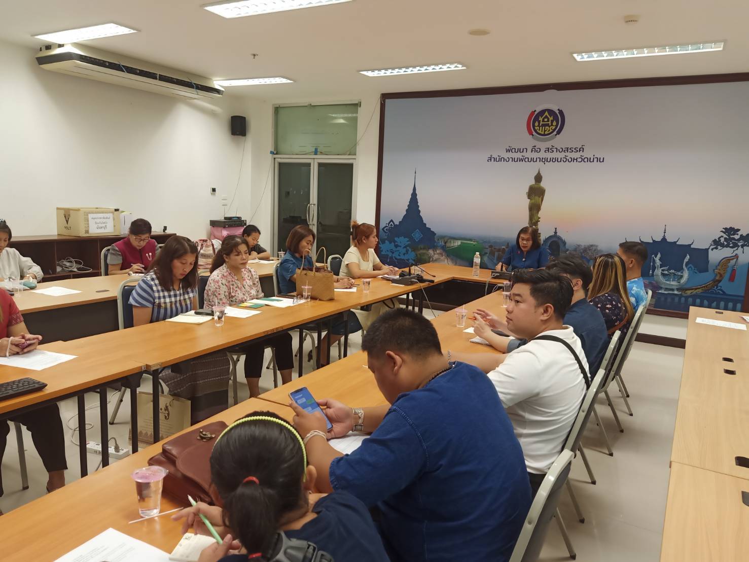 จังหวัดน่านประชุมเตรียมความพร้อมผู้ผลิต ผู้ประกอบการ OTOP ร่วมแสดงสินค้าในงาน OTOP Midyear 2025