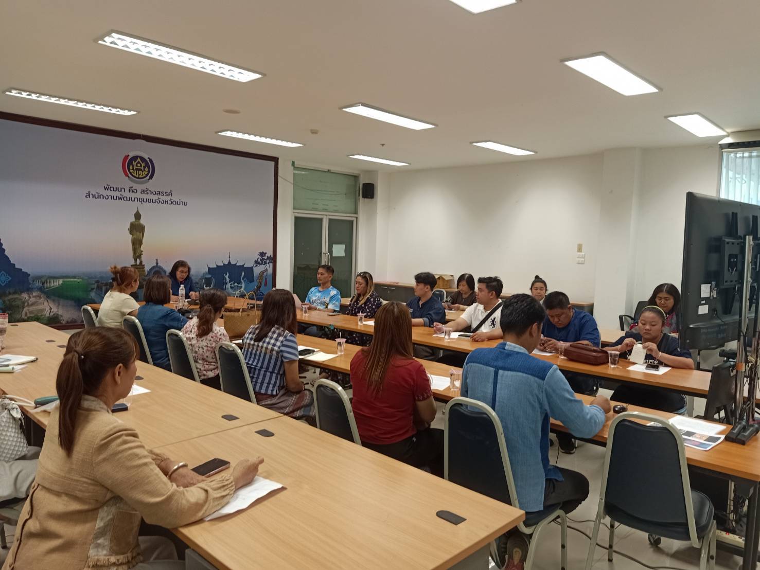 จังหวัดน่านประชุมเตรียมความพร้อมผู้ผลิต ผู้ประกอบการ OTOP ร่วมแสดงสินค้าในงาน OTOP Midyear 2025