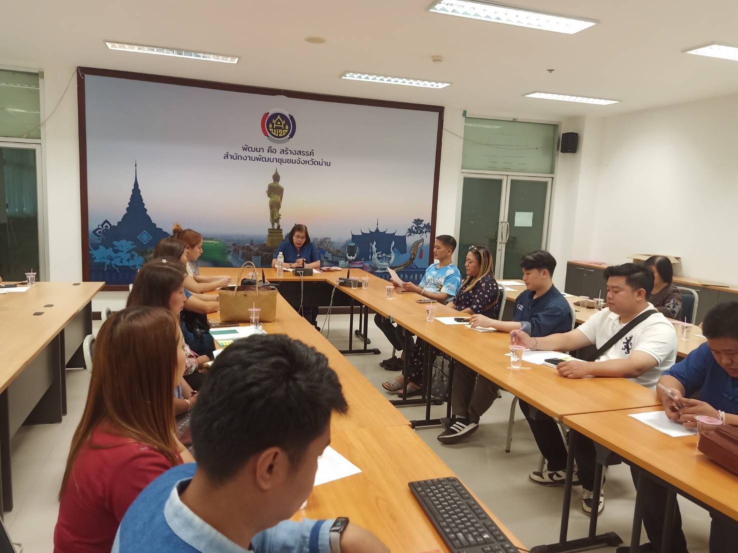 จังหวัดน่านประชุมเตรียมความพร้อมผู้ผลิต ผู้ประกอบการ OTOP ร่วมแสดงสินค้าในงาน OTOP Midyear 2025