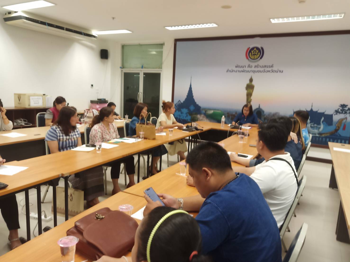 จังหวัดน่านประชุมเตรียมความพร้อมผู้ผลิต ผู้ประกอบการ OTOP ร่วมแสดงสินค้าในงาน OTOP Midyear 2025