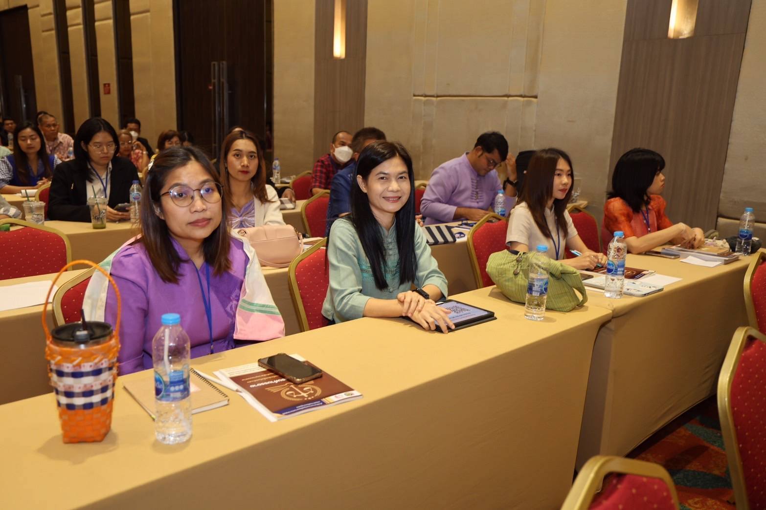 พช.น่าน ร่วมอบรมเพิ่มทักษะและประสิทธิภาพในการบริหารจัดการหนี้ กองทุนพัฒนาบทบาทสตรี