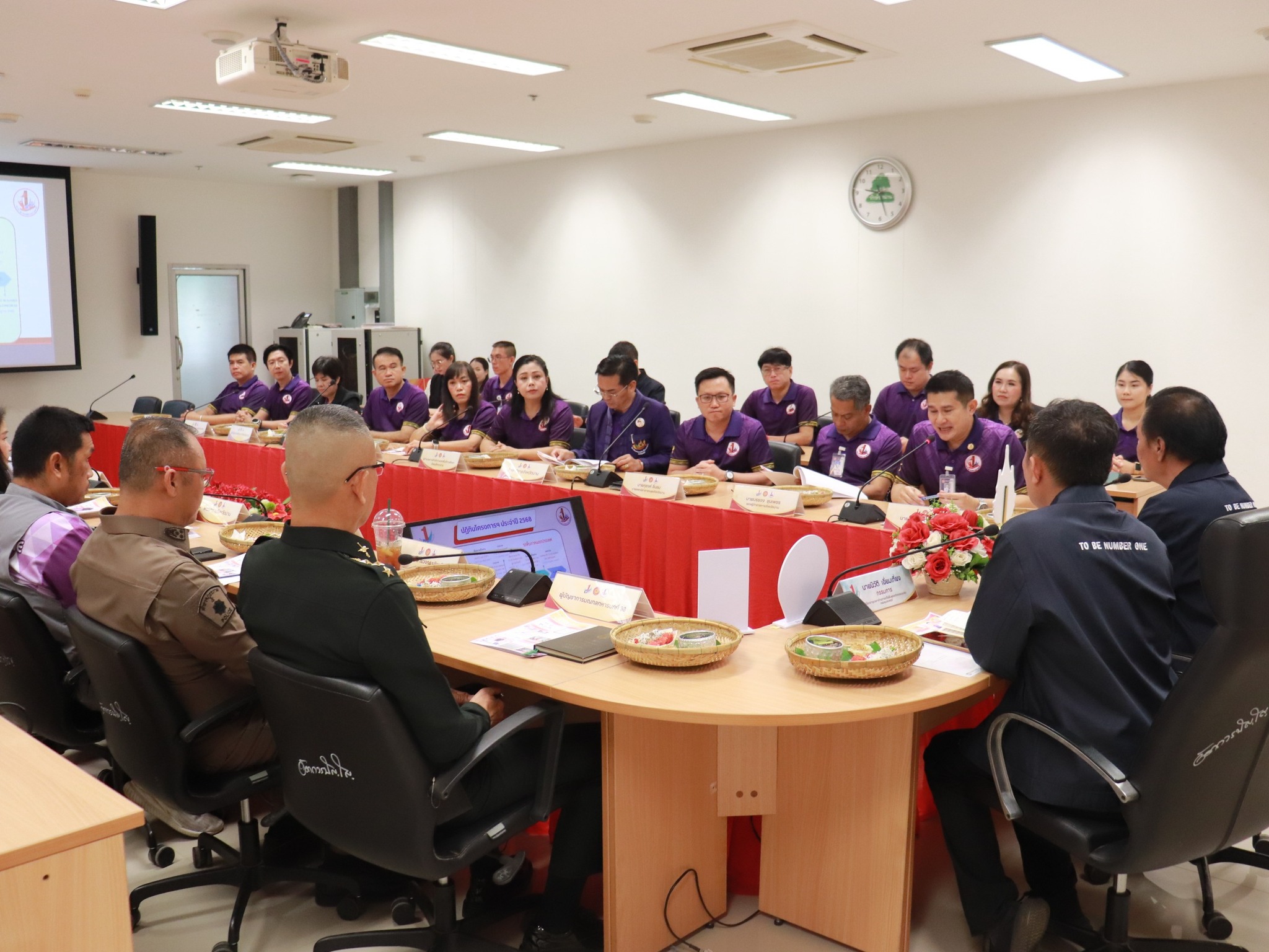 พช.น่าน เข้าร่วมประชุมตรวจประเมินผลการดำเนินงานโครงการ TO BE NUMBER ONE จังหวัดน่าน ประจำปี 2568