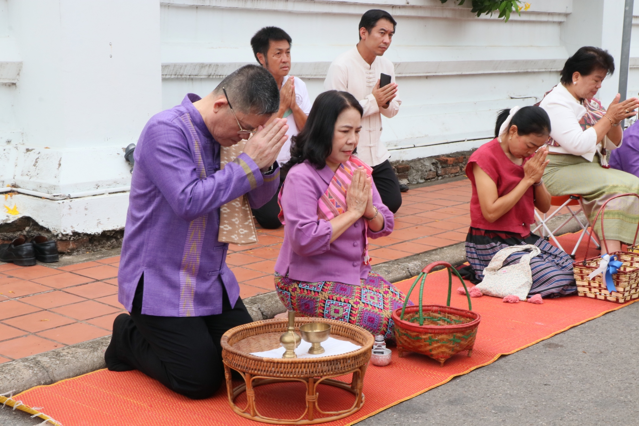 พช.น่าน ร่วมกิจกรรมตักบาตรเติมบุญ หน้าคุ้มหลวงนครน่าน ตามโครงการส่งเสริมการท่องเที่ยวของจังหวัดขับเคลื่อนเมืองเก่าน่าน สู่เมืองมรดกโลก