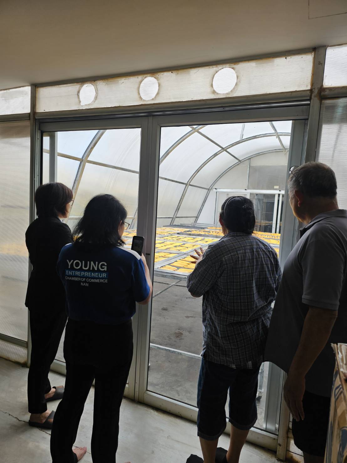 หอการค้าน่าน – บริษัทประชารัฐฯ จับมือช่วยเหลือเกษตรกรผู้ปลูกมะม่วง สร้างมูลค่าเพิ่มผ่านการแปรรูปเป็นของฝากประจำจังหวัด