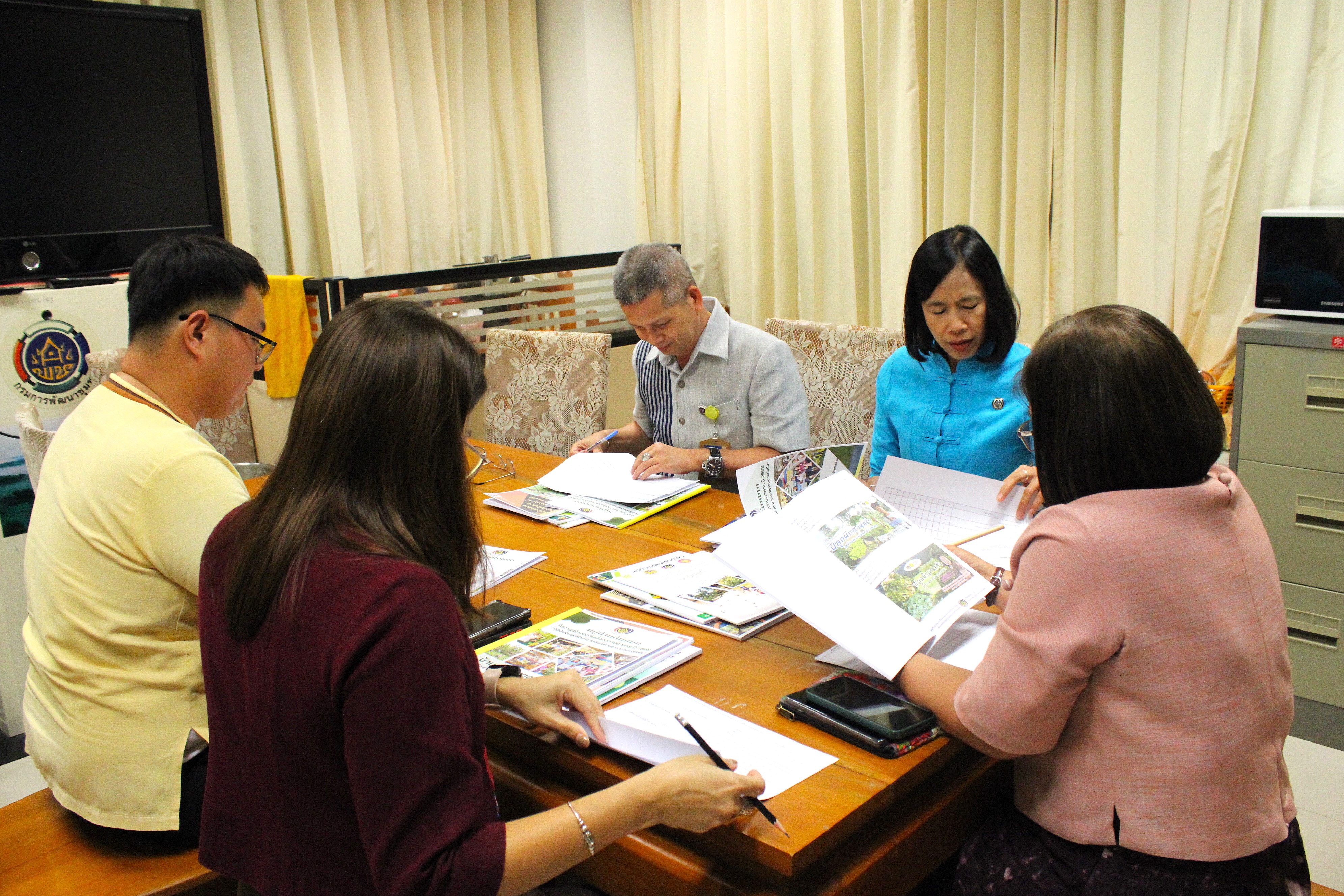 พช.น่าน เดินหน้าคัดสรรหมู่บ้านต้นแบบและครัวเรือนต้นแบบสร้างความมั่นคงทางอาหาร ตามแนวพระราชดำริ