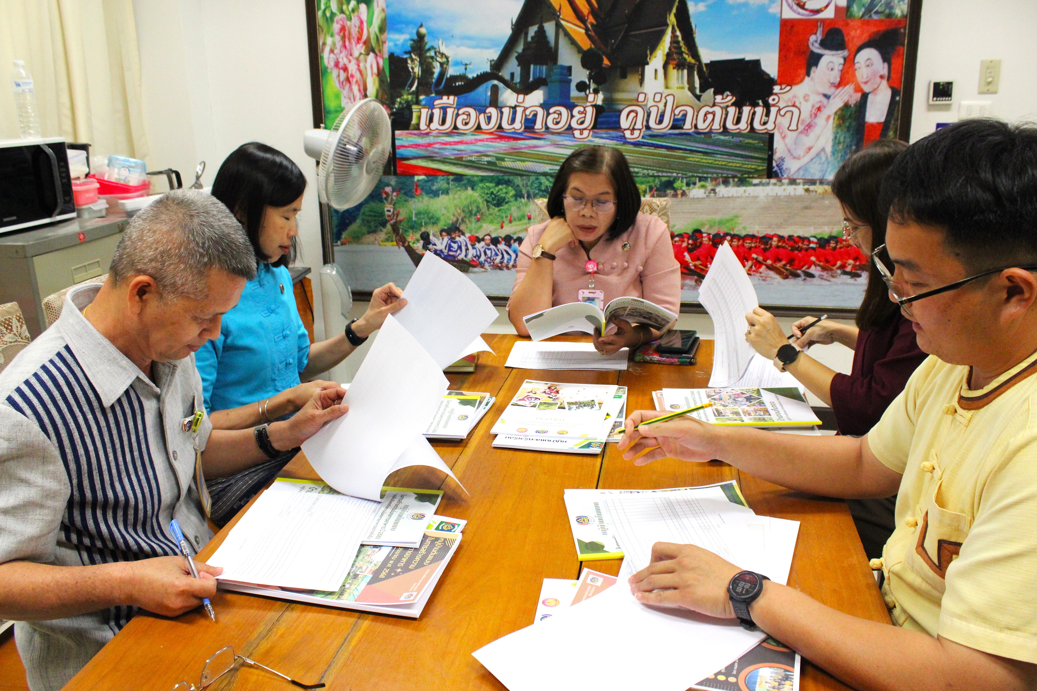 พช.น่าน เดินหน้าคัดสรรหมู่บ้านต้นแบบและครัวเรือนต้นแบบสร้างความมั่นคงทางอาหาร ตามแนวพระราชดำริ