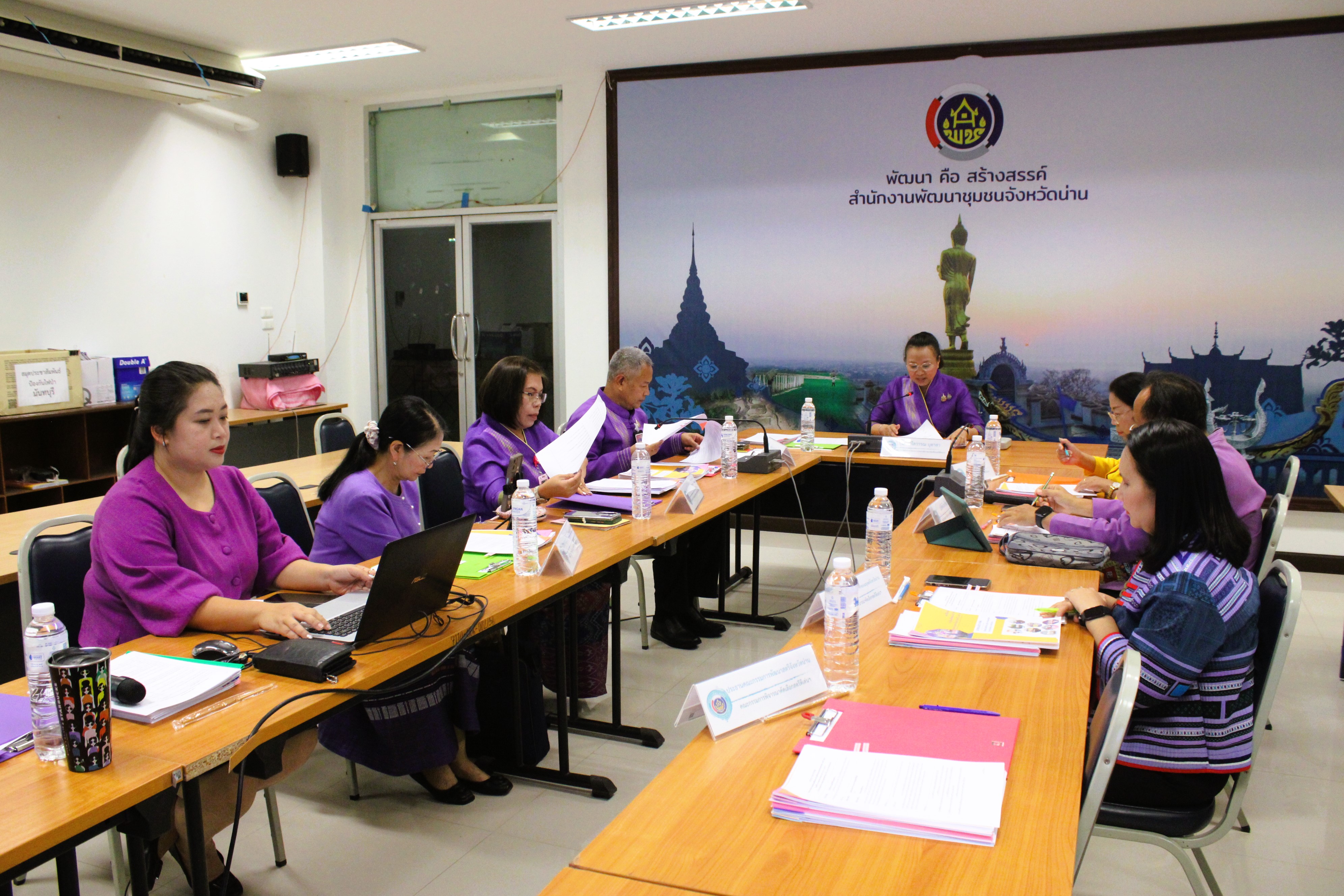 พช.น่าน ประชุมคัดเลือกสตรีดีเด่นการขับเคลื่อนนโยบายกระทรวงมหาดไทย ประจำปี 2568 ยกย่องสตรีผู้ทำประโยชน์ต่อสังคม