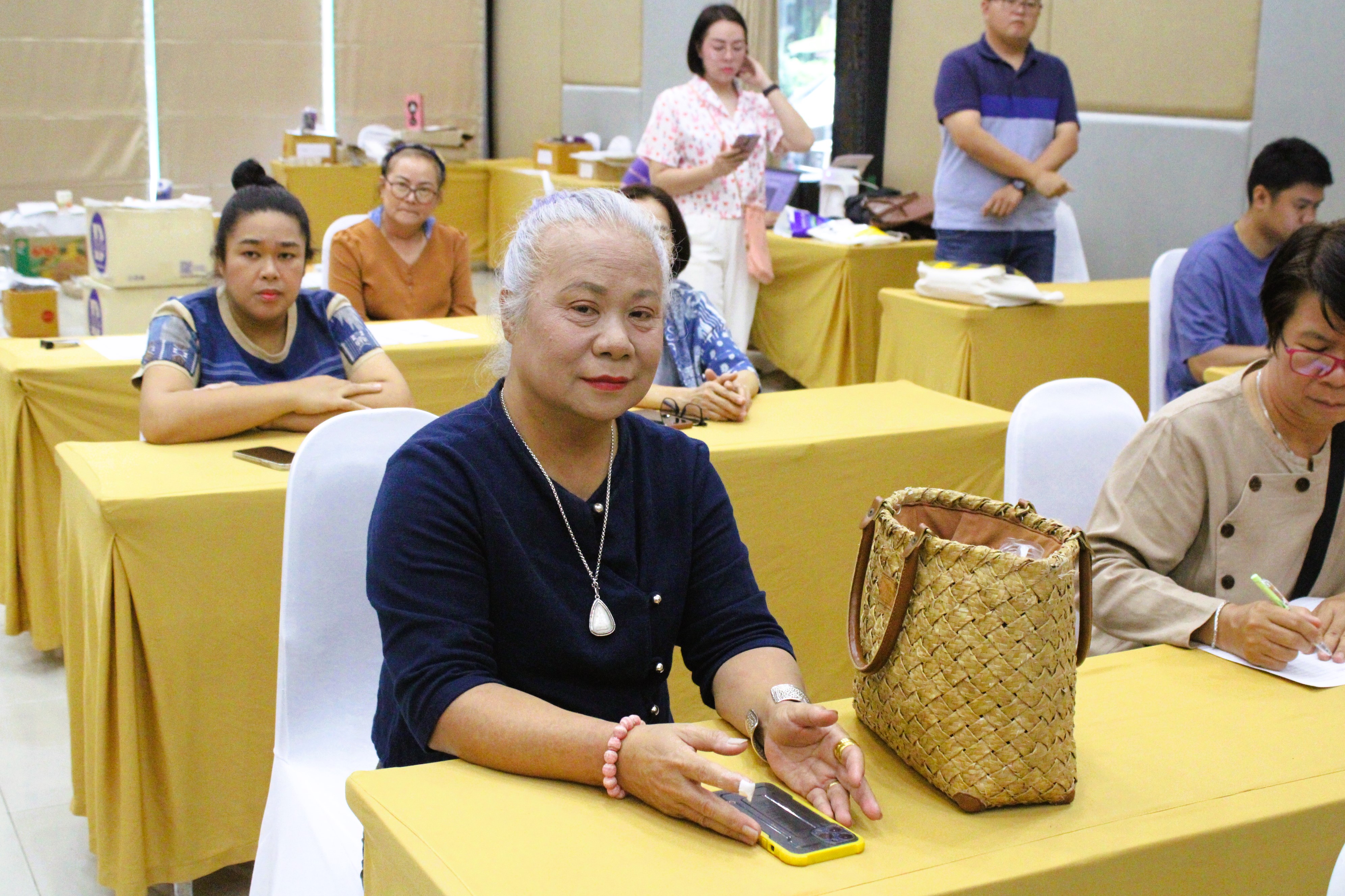 พช.น่าน ส่งมอบบรรจุภัณฑ์ โครงการพัฒนาผลิตภัณฑ์ OTOP น่าน สู่สากล หนุนชุมชนพัฒนาสินค้าพื้นถิ่นให้ก้าวไกล