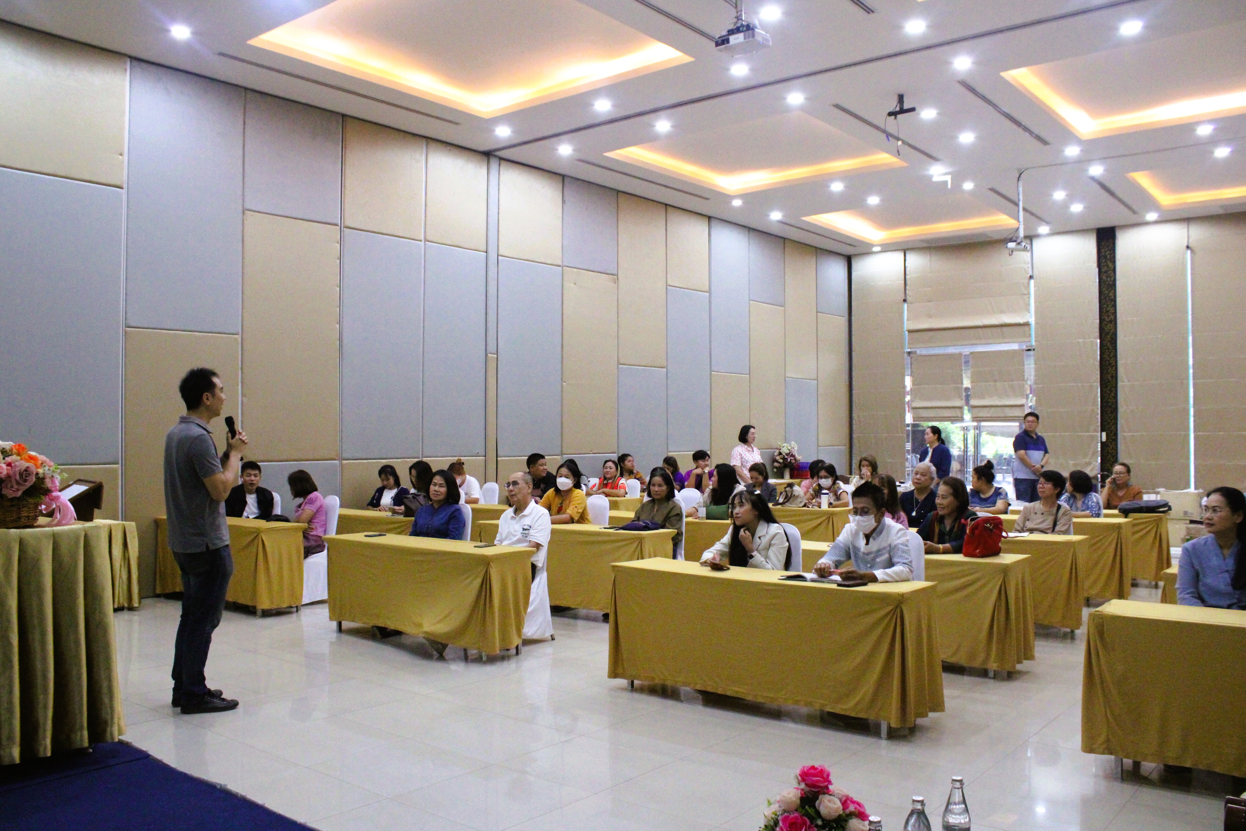 พช.น่าน ส่งมอบบรรจุภัณฑ์ โครงการพัฒนาผลิตภัณฑ์ OTOP น่าน สู่สากล หนุนชุมชนพัฒนาสินค้าพื้นถิ่นให้ก้าวไกล