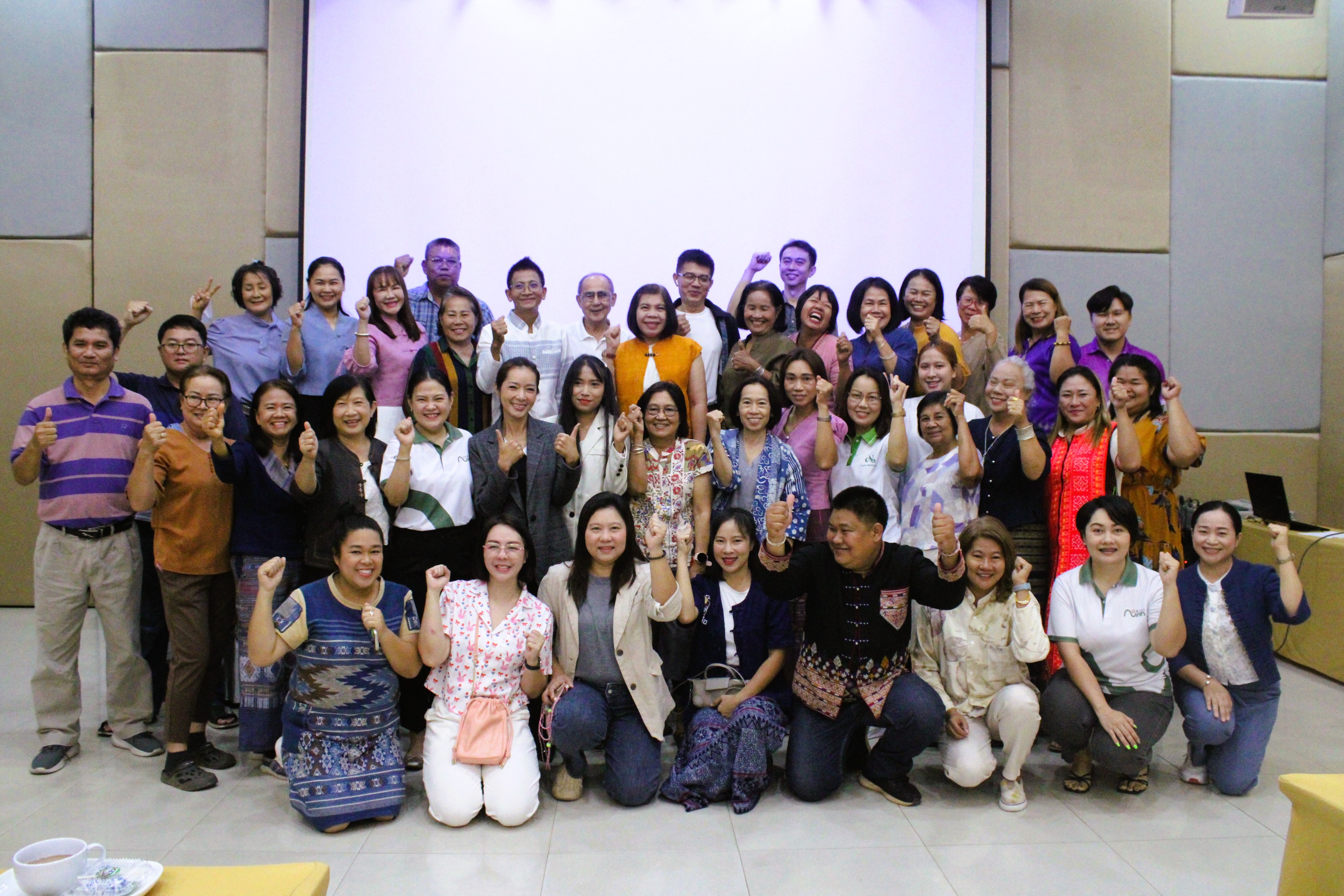 พช.น่าน ส่งมอบบรรจุภัณฑ์ โครงการพัฒนาผลิตภัณฑ์ OTOP น่าน สู่สากล หนุนชุมชนพัฒนาสินค้าพื้นถิ่นให้ก้าวไกล