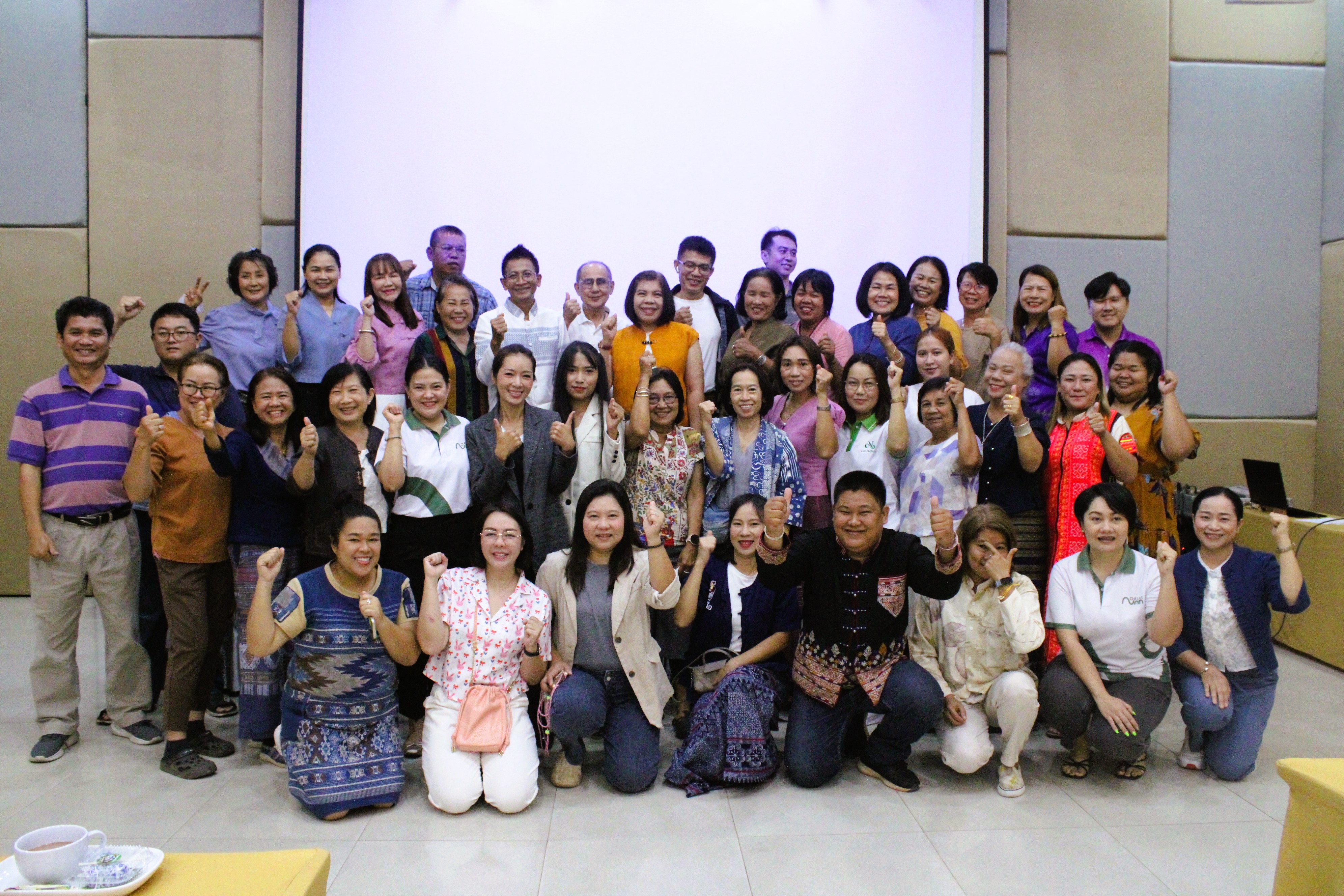 พช.น่าน ส่งมอบบรรจุภัณฑ์ โครงการพัฒนาผลิตภัณฑ์ OTOP น่าน สู่สากล หนุนชุมชนพัฒนาสินค้าพื้นถิ่นให้ก้าวไกล