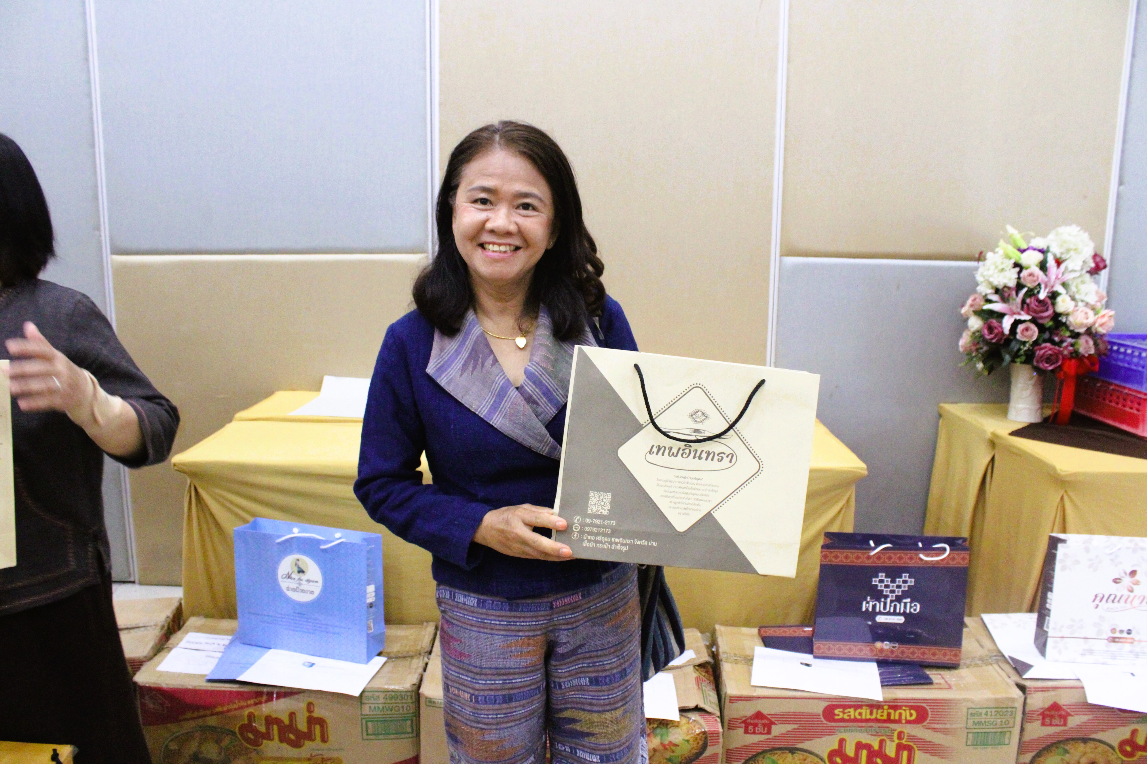 พช.น่าน ส่งมอบบรรจุภัณฑ์ โครงการพัฒนาผลิตภัณฑ์ OTOP น่าน สู่สากล หนุนชุมชนพัฒนาสินค้าพื้นถิ่นให้ก้าวไกล