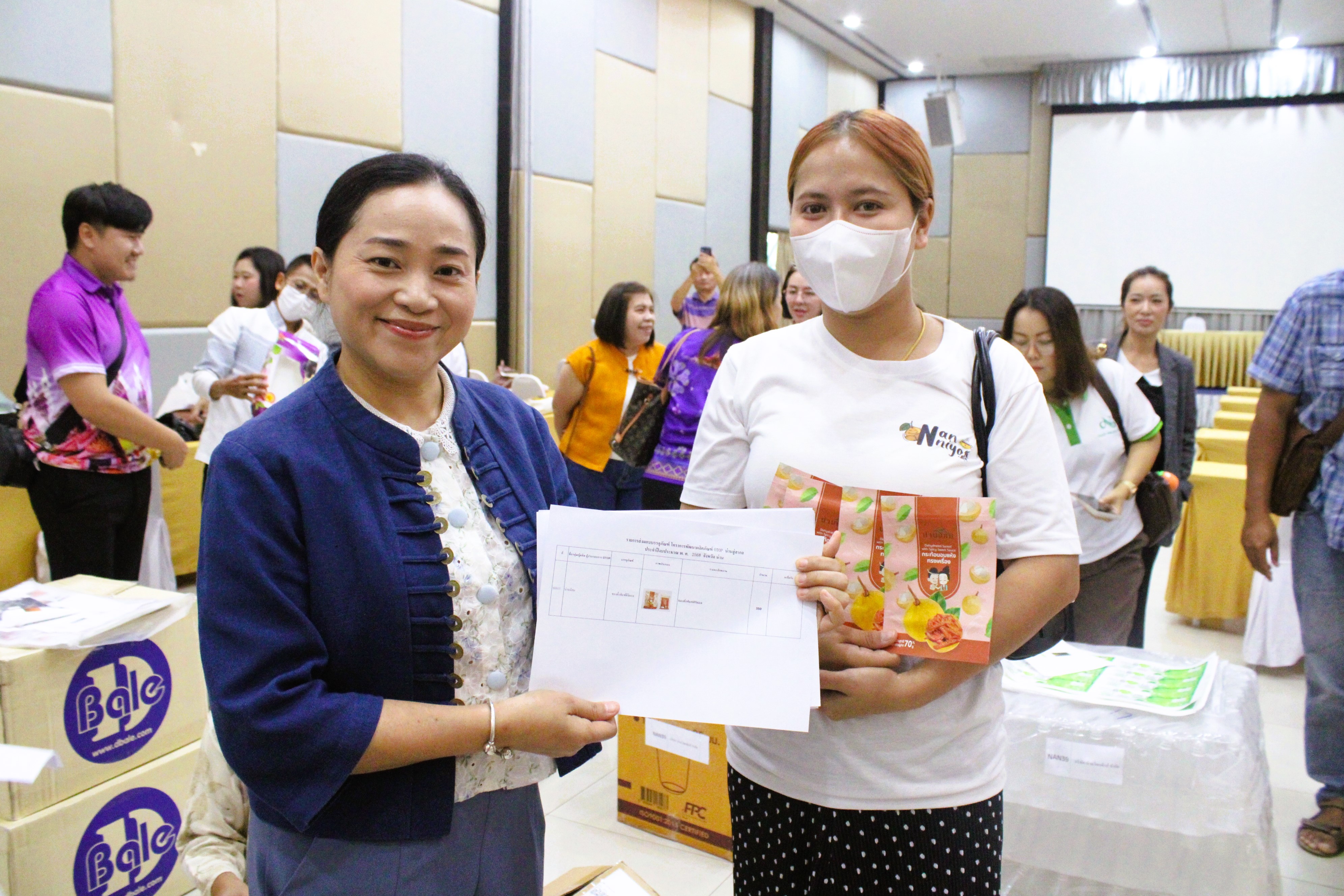 พช.น่าน ส่งมอบบรรจุภัณฑ์ โครงการพัฒนาผลิตภัณฑ์ OTOP น่าน สู่สากล หนุนชุมชนพัฒนาสินค้าพื้นถิ่นให้ก้าวไกล