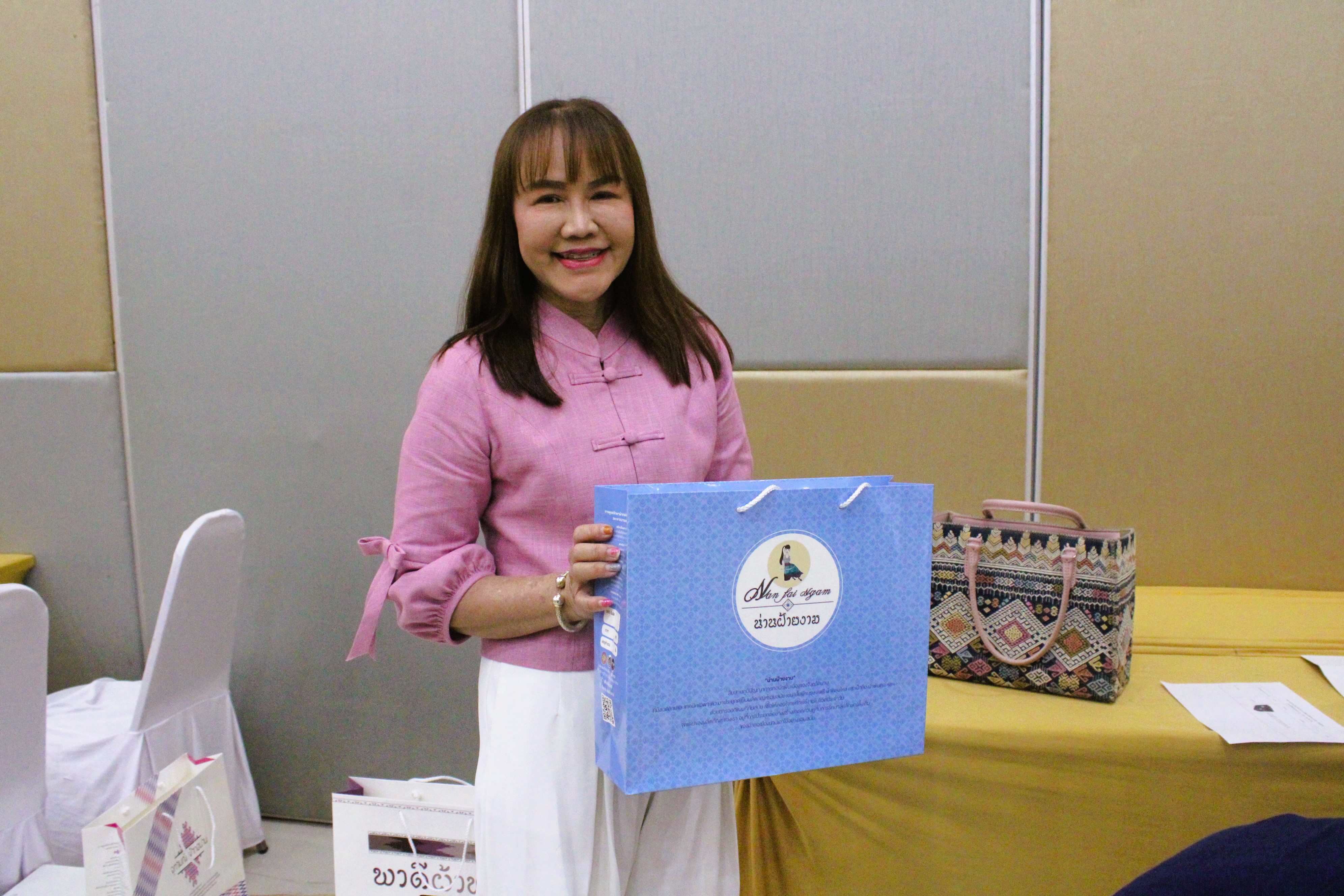 พช.น่าน ส่งมอบบรรจุภัณฑ์ โครงการพัฒนาผลิตภัณฑ์ OTOP น่าน สู่สากล หนุนชุมชนพัฒนาสินค้าพื้นถิ่นให้ก้าวไกล