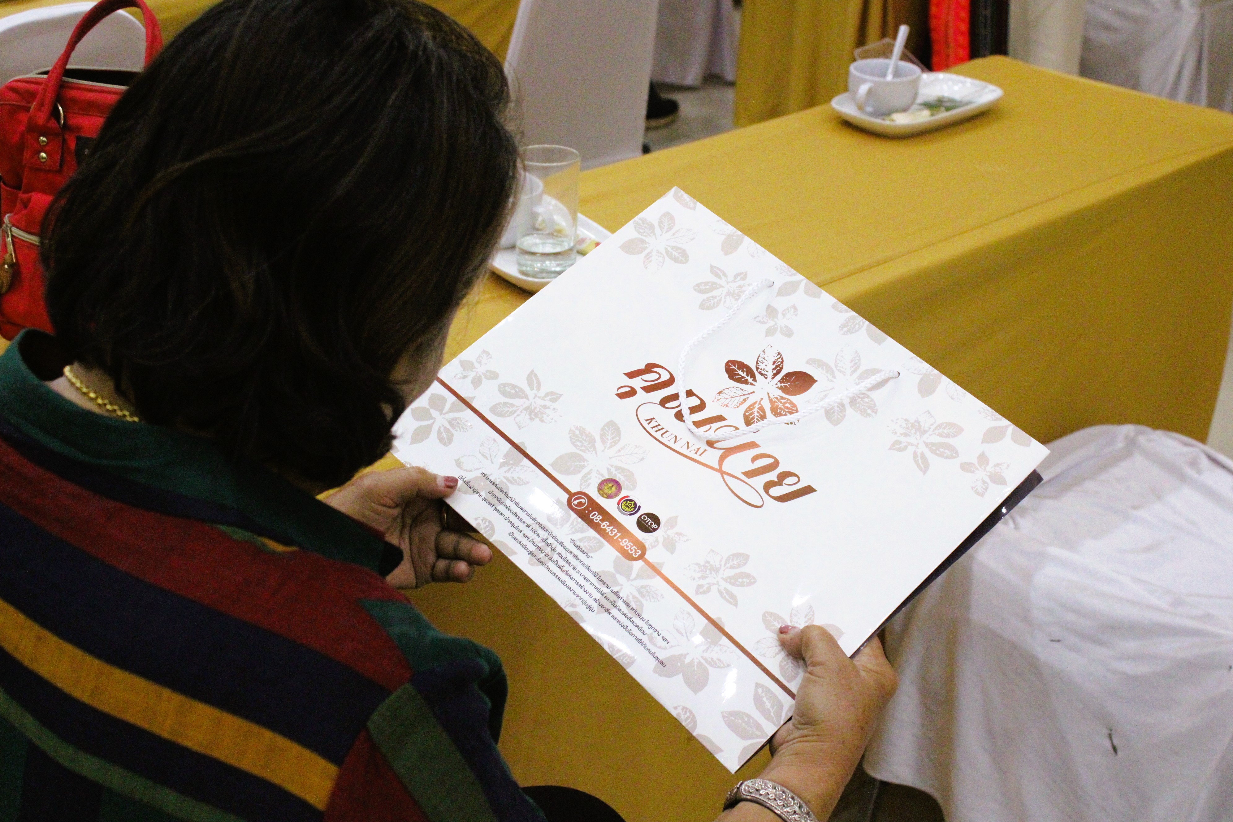 พช.น่าน ส่งมอบบรรจุภัณฑ์ โครงการพัฒนาผลิตภัณฑ์ OTOP น่าน สู่สากล หนุนชุมชนพัฒนาสินค้าพื้นถิ่นให้ก้าวไกล