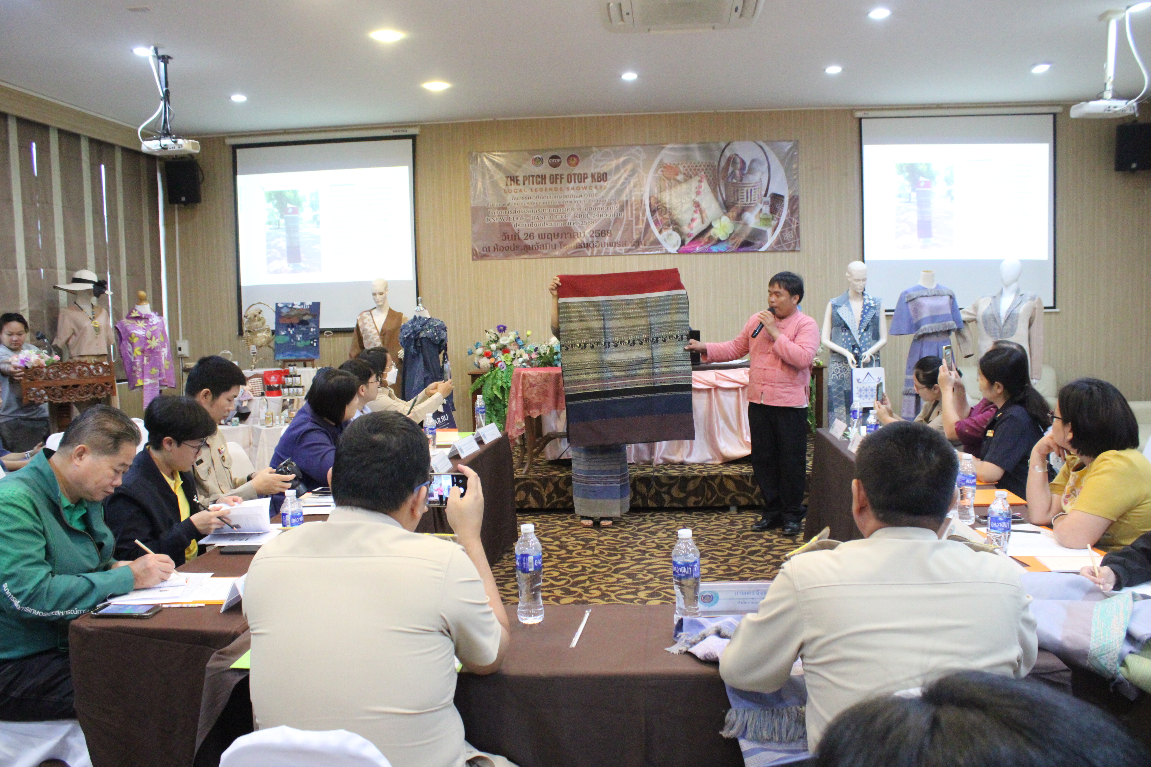 พช.น่าน จัดกิจกรรมคัดเลือกผลิตภัณฑ์ OTOP เด่น เตรียมพร้อมสู่เวทีระดับประเทศ ในโครงการ KBO จังหวัดน่าน ประจำปี 2568