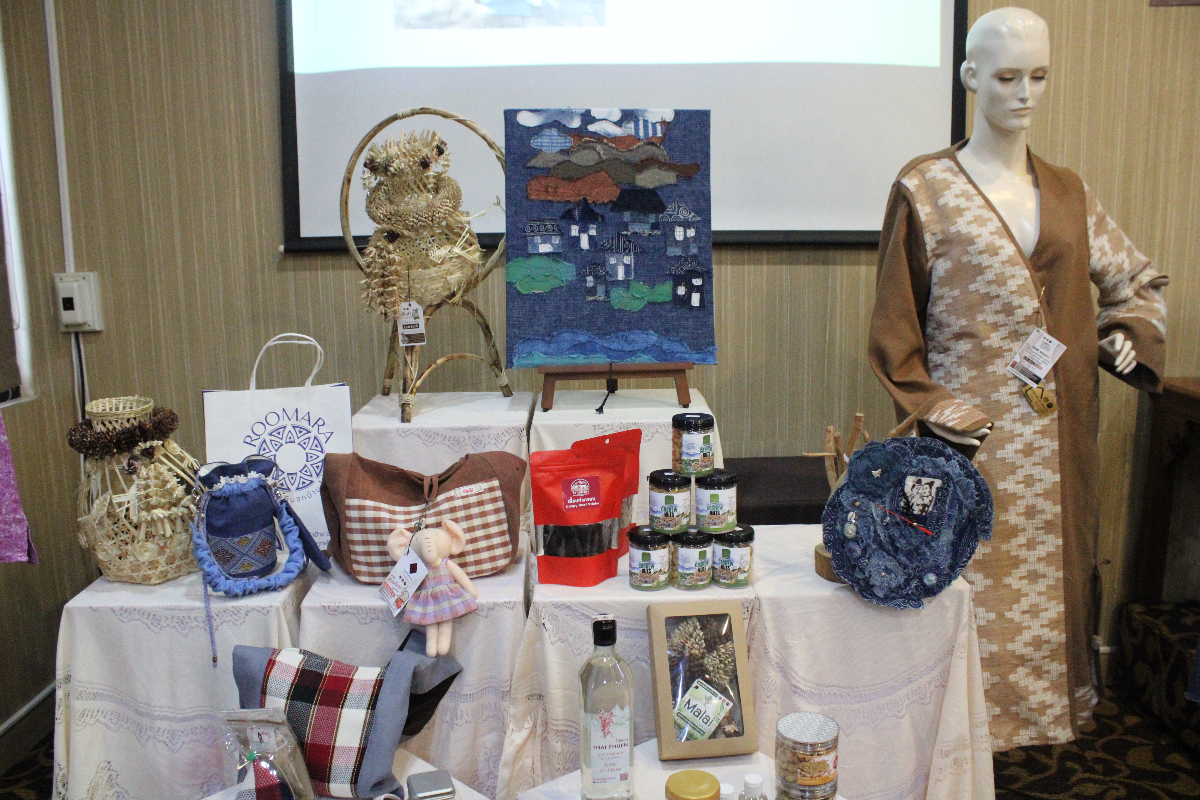 พช.น่าน จัดกิจกรรมคัดเลือกผลิตภัณฑ์ OTOP เด่น เตรียมพร้อมสู่เวทีระดับประเทศ ในโครงการ KBO จังหวัดน่าน ประจำปี 2568