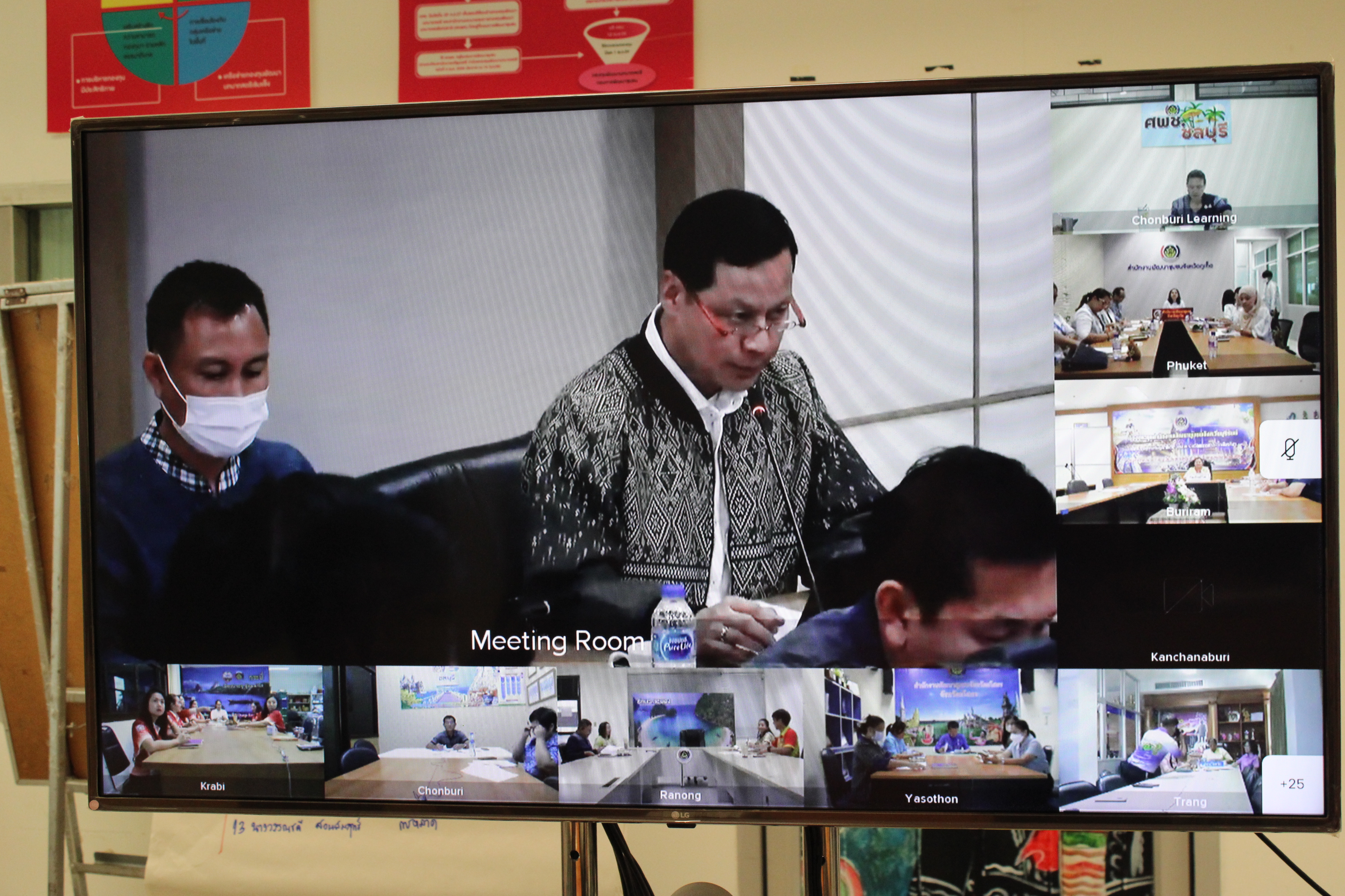 พช.น่าน ร่วมประชุมกรมการพัฒนาชุมชน เตรียมพร้อมขับเคลื่อนภารกิจสำคัญ เน้นย้ำ OTOP Midyear 2025 และการขับเคลื่อนงานกองทุนแม่ของแผ่นดิน