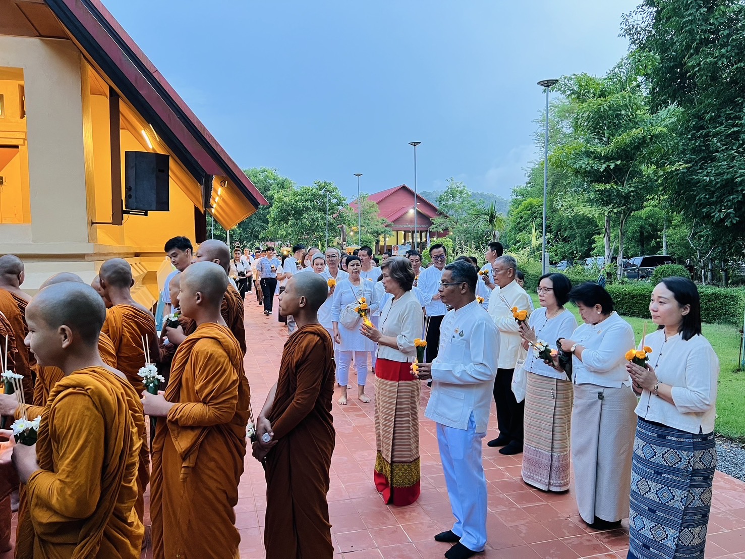พัฒนาชุมชนน่าน ร่วมพิธีเจริญพระพุทธมนต์และเวียนเทียน เนื่องในวันวิสาขบูชา ประจำปี 2568 ณ วัดป่านันทบุรีญาณสังวราราม