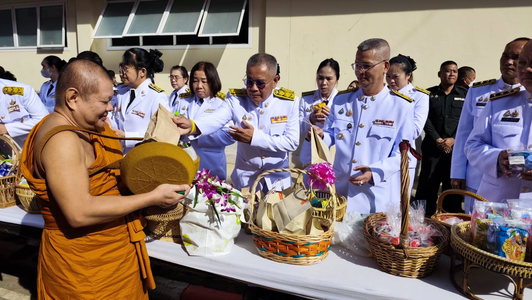 พช.น่าน ร่วมพิธีทำบุญตักบาตรถวายพระราชกุศล เนื่องในโอกาสวันเฉลิมพระชนมพรรษา สมเด็จพระนางเจ้าฯ พระบรมราชินี 3 มิถุนายน 2568