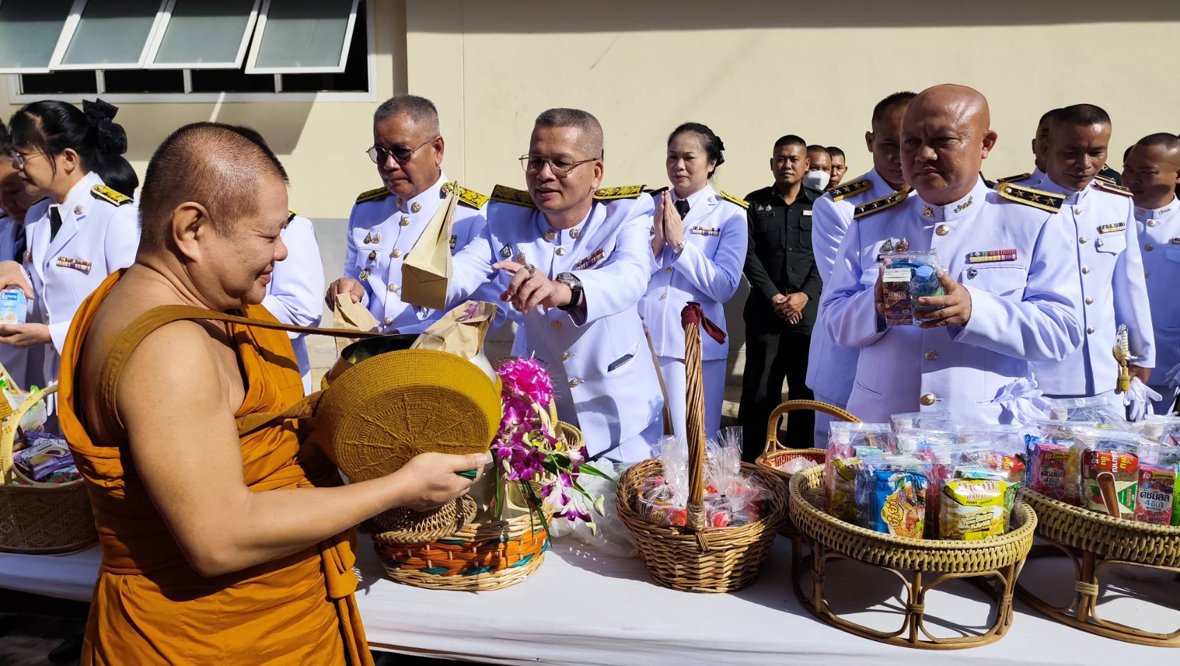 พช.น่าน ร่วมพิธีทำบุญตักบาตรถวายพระราชกุศล เนื่องในโอกาสวันเฉลิมพระชนมพรรษา สมเด็จพระนางเจ้าฯ พระบรมราชินี 3 มิถุนายน 2568