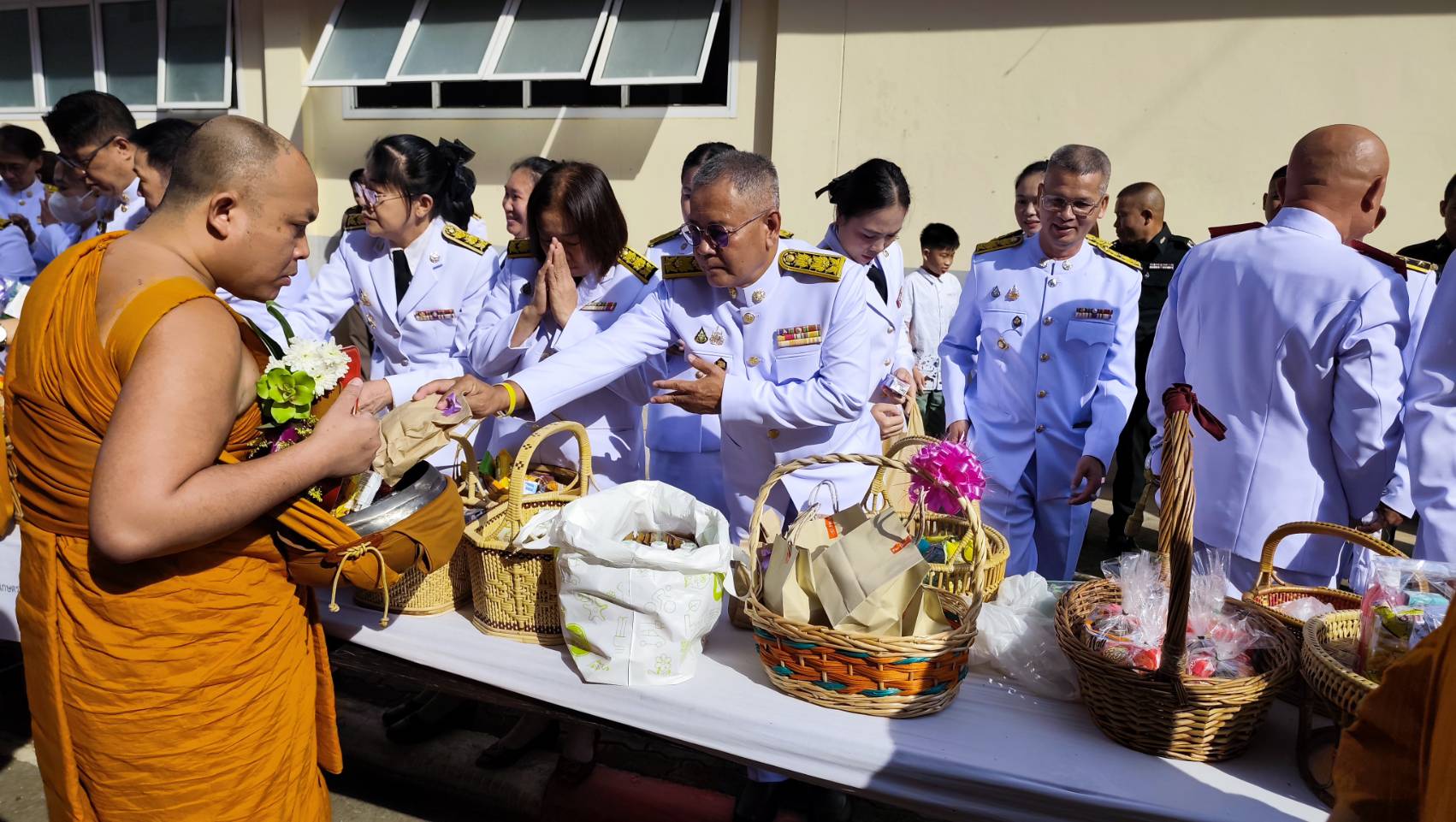 พช.น่าน ร่วมพิธีทำบุญตักบาตรถวายพระราชกุศล เนื่องในโอกาสวันเฉลิมพระชนมพรรษา สมเด็จพระนางเจ้าฯ พระบรมราชินี 3 มิถุนายน 2568