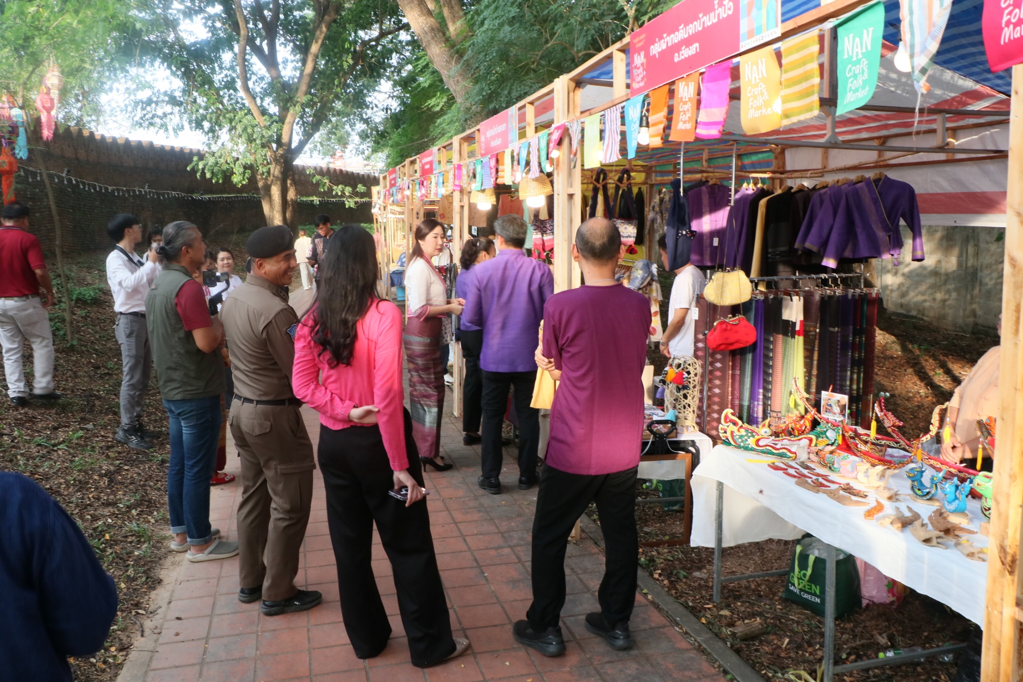 พช.น่าน ร่วมเปิดงาน “เสน่หา มนตรา น่านนครา” เทศกาลประดับไฟกลางเมืองเก่า จุดประกายเสน่ห์น่านยามค่ำคืน