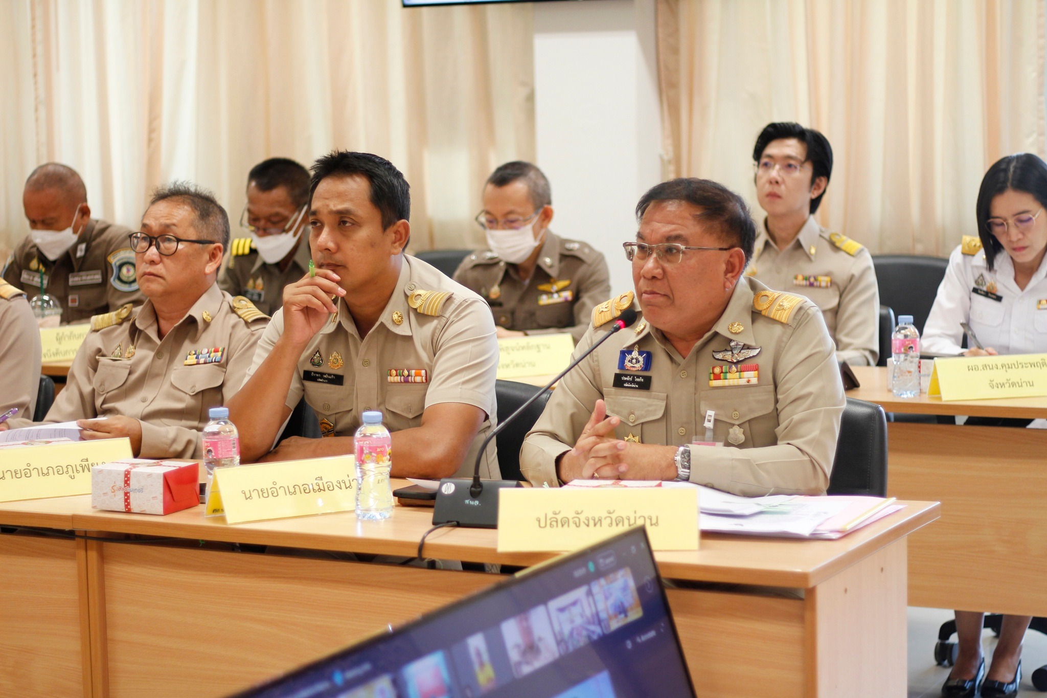จังหวัดน่าน เดินหน้าแก้ไขปัญหายาเสพติดอย่างต่อเนื่อง ผู้ว่าฯ น่าน สั่งการทุกภาคส่วนเร่งรัดติดตามผลการปฏิบัติงาน