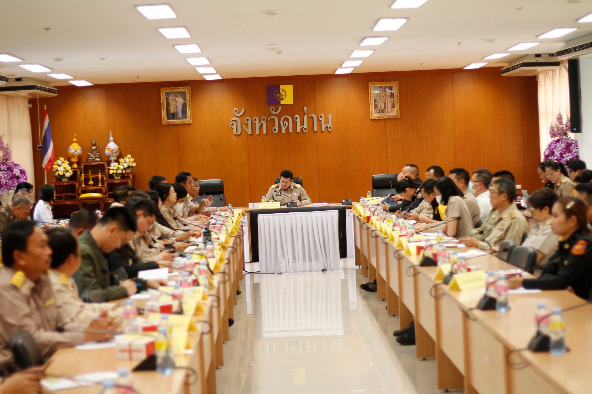 จังหวัดน่าน เดินหน้าแก้ไขปัญหายาเสพติดอย่างต่อเนื่อง ผู้ว่าฯ น่าน สั่งการทุกภาคส่วนเร่งรัดติดตามผลการปฏิบัติงาน