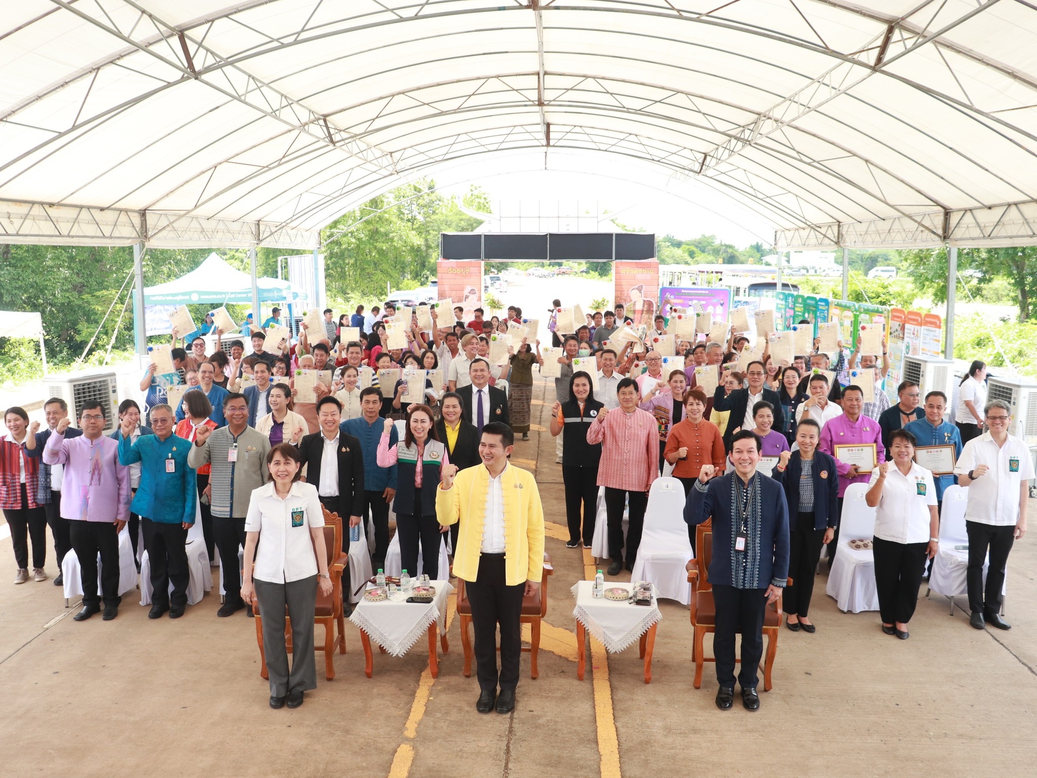 อธิบดี พช. มอบหมายพัฒนาการจังหวัดน่าน ร่วมพิธีมอบโฉนดที่ดินและเปิดถนน โครงการจัดรูปที่ดินฯ ระยะที่ 2 พื้นที่ ต.ผาสิงห์ เดินหน้าพัฒนาเมือง สร้างคุณภาพชีวิตอย่างยั่งยืน