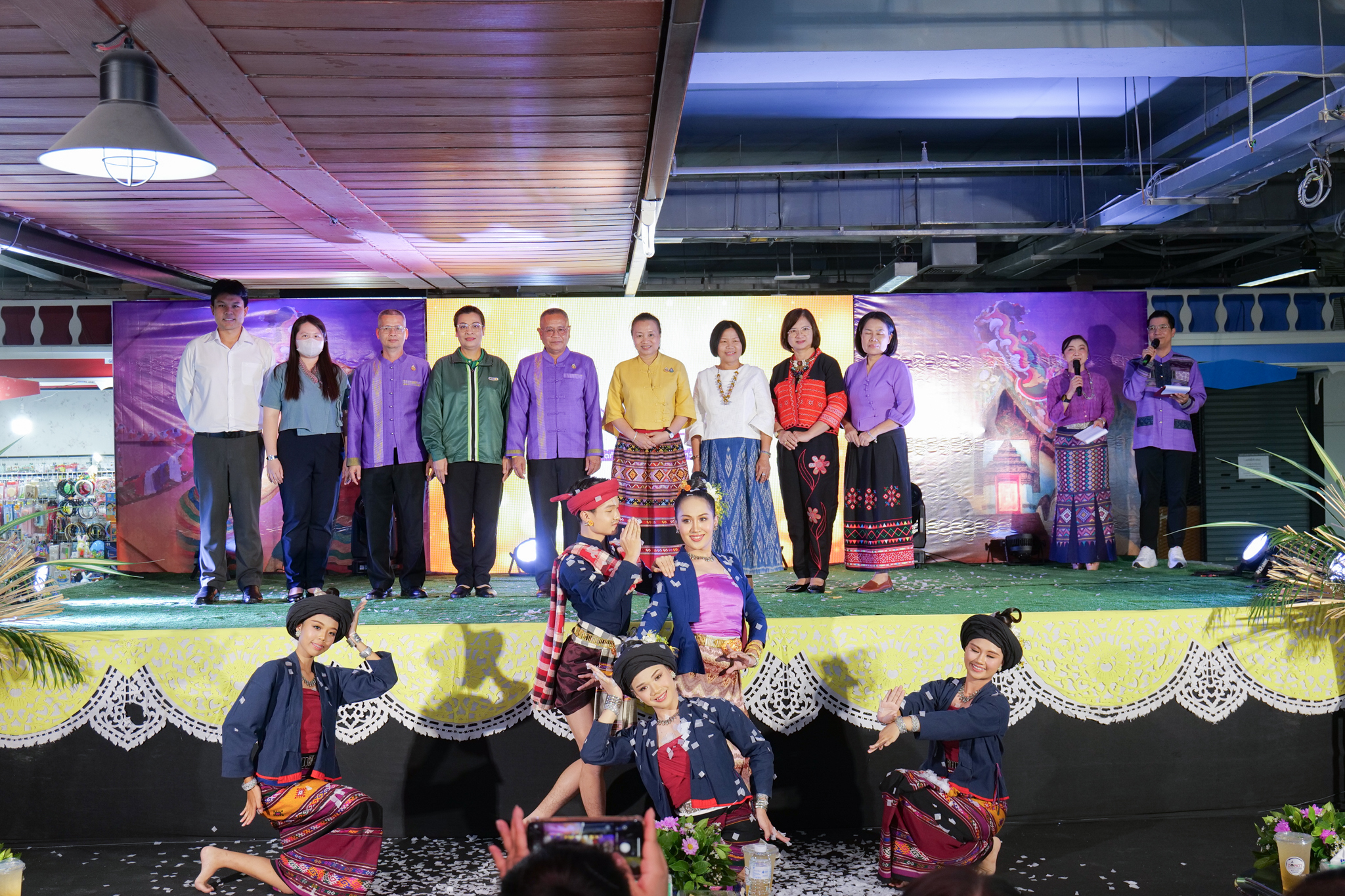 จังหวัด น่านจัดงาน “OTOP น่าน OTOP ล้านนา” ที่จังหวัดพิษณุโลก เพิ่มช่องทางการตลาดผู้ประกอบการ ยกระดับผลิตภัณฑ์สู่สากล