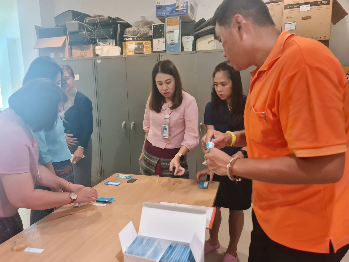 พัฒนาการจังหวัดน่าน นำทีมข้าราชการพัฒนาชุมชนตรวจหาสารเสพติด ตามโครงการ “มหาดไทยสีขาว สร้างพื้นที่ปลอดภัย หยุดยั้งยาเสพติด” (Safe Zone No Drugs)
