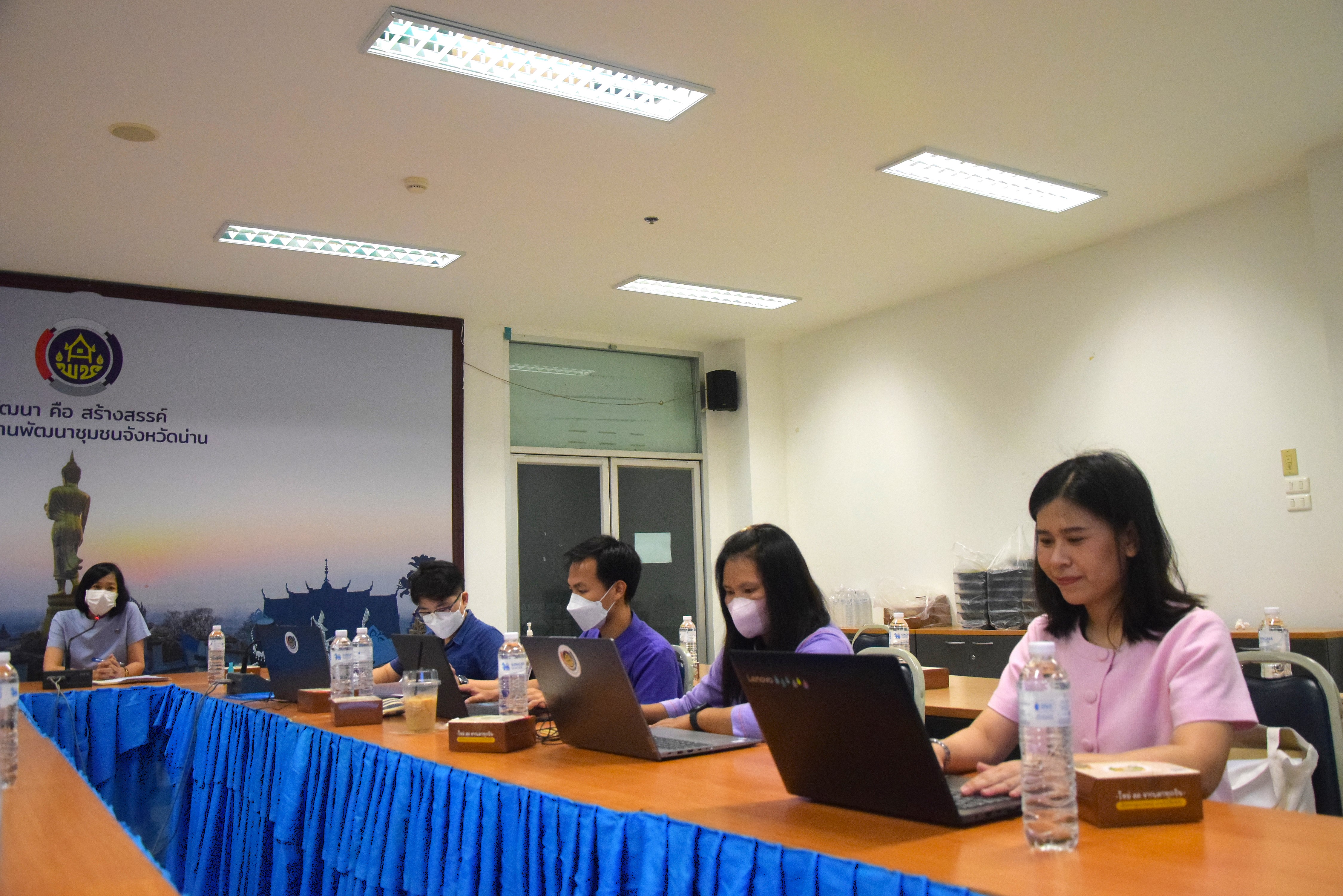 พช.น่าน เร่งเครื่อง “น่านไม่เนิบ น่าน 3 Fast” ประชุมขับเคลื่อนสำนักงานดิจิทัล 4.0 ยกระดับบุคลากรสู่องค์กรข้อมูลทันสมัย Fast Data