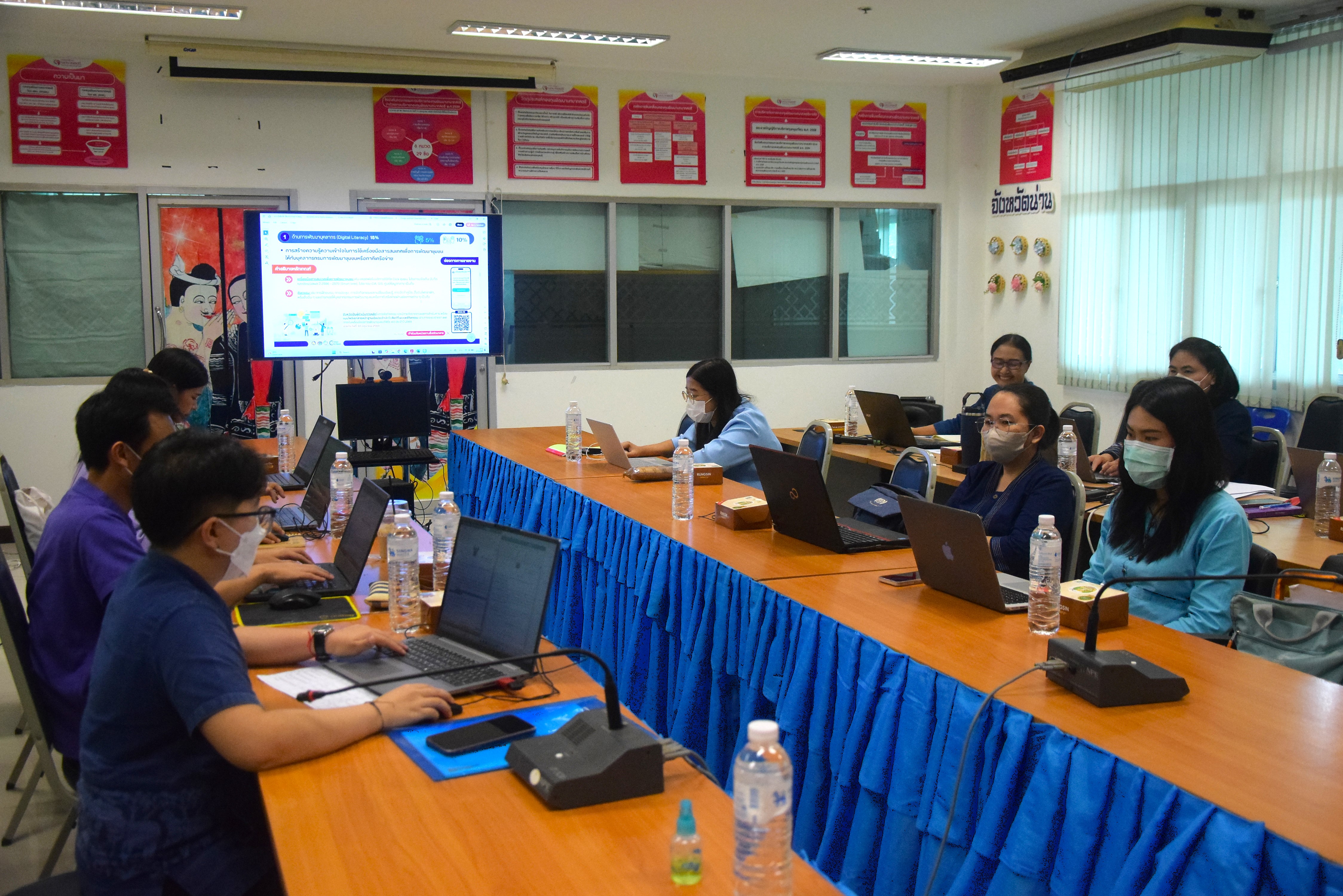 พช.น่าน เร่งเครื่อง “น่านไม่เนิบ น่าน 3 Fast” ประชุมขับเคลื่อนสำนักงานดิจิทัล 4.0 ยกระดับบุคลากรสู่องค์กรข้อมูลทันสมัย Fast Data