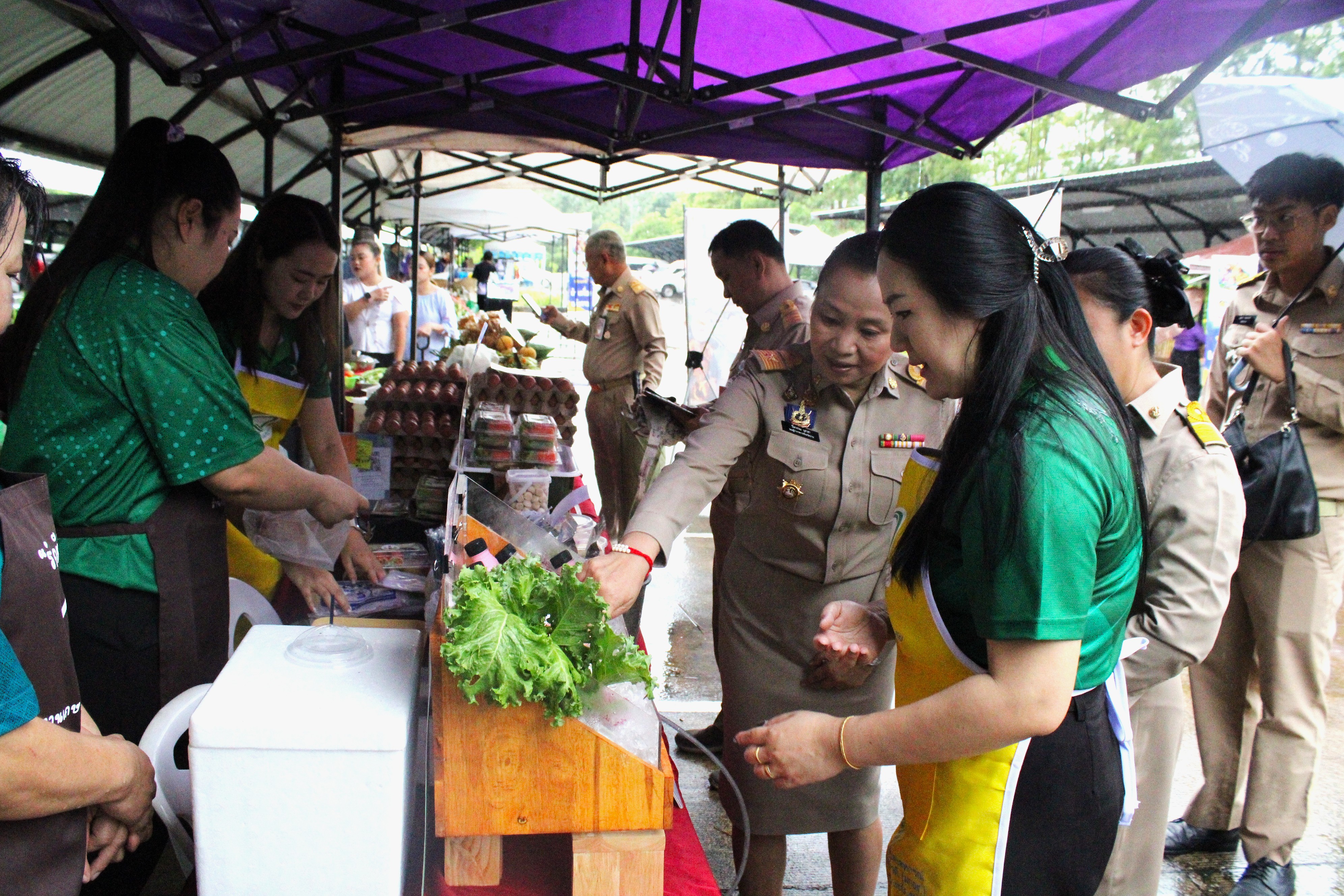 รองผู้ว่าราชการจังหวัดน่าน เชิญชวนร่วมงาน “กาดม่วนเมือง ศาลากลาง ครั้งที่ 11” หนุนเศรษฐกิจฐานราก ชูทุนวัฒนธรรมสู่มูลค่าเศรษฐกิจ