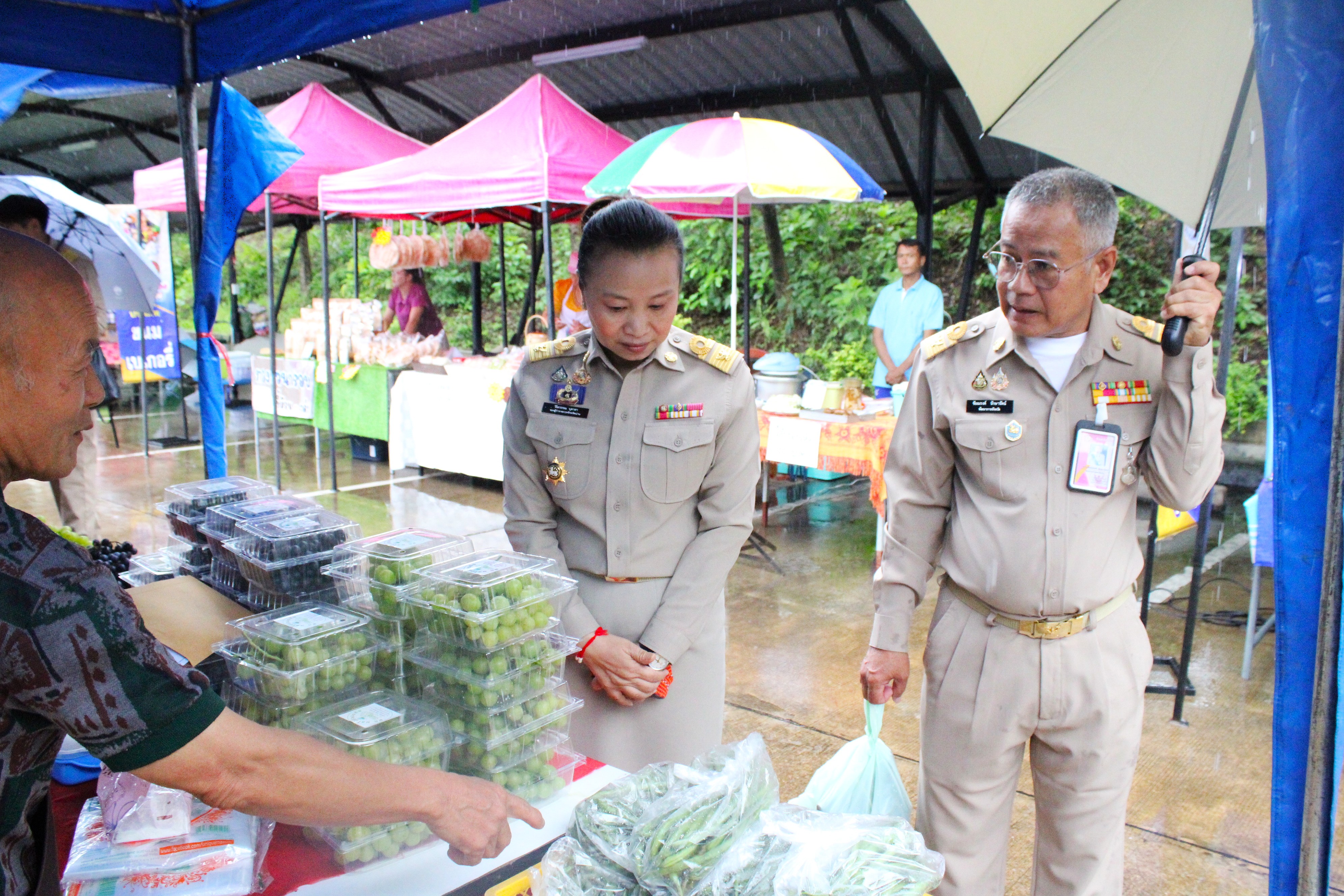รองผู้ว่าราชการจังหวัดน่าน เชิญชวนร่วมงาน “กาดม่วนเมือง ศาลากลาง ครั้งที่ 11” หนุนเศรษฐกิจฐานราก ชูทุนวัฒนธรรมสู่มูลค่าเศรษฐกิจ