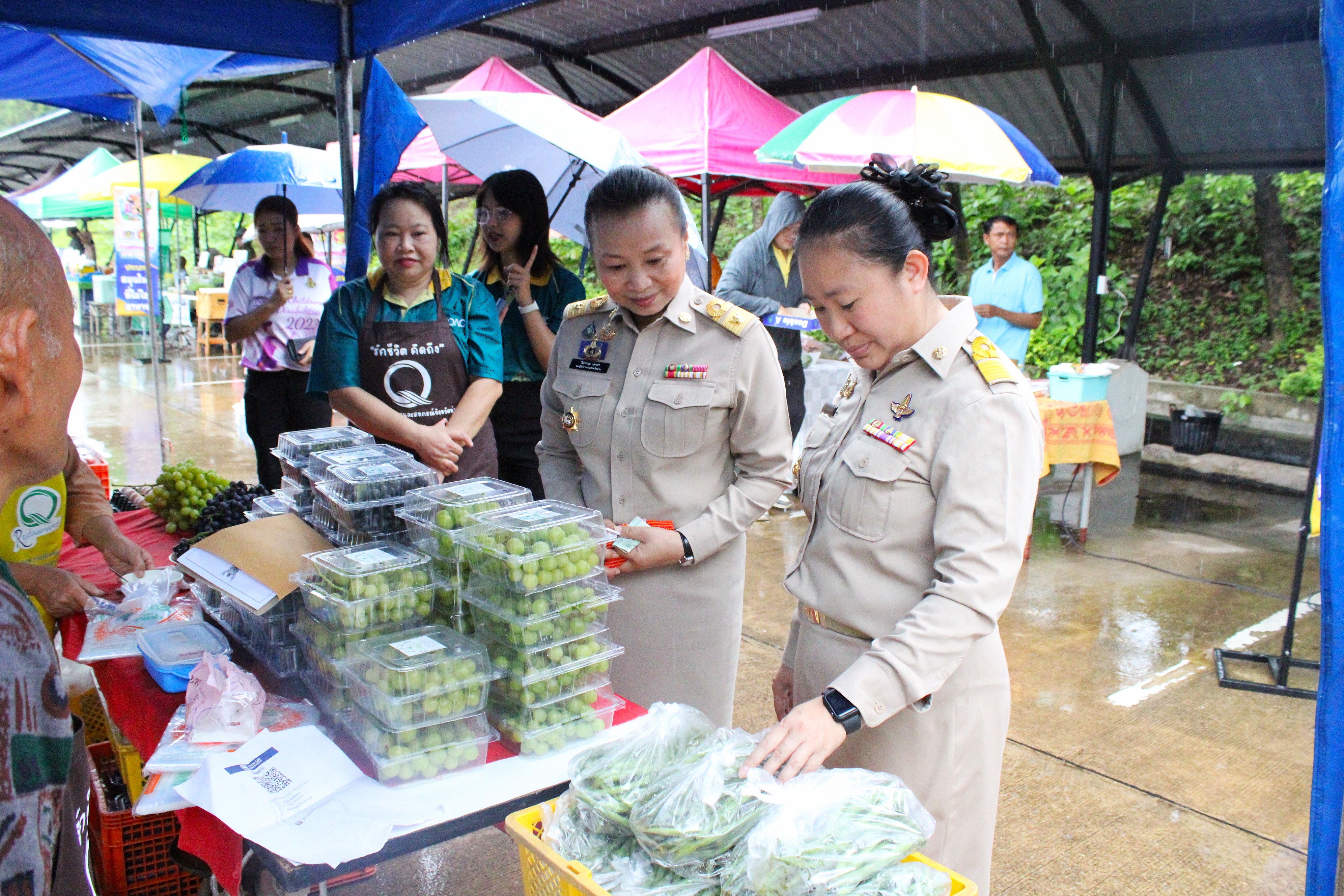 รองผู้ว่าราชการจังหวัดน่าน เชิญชวนร่วมงาน “กาดม่วนเมือง ศาลากลาง ครั้งที่ 11” หนุนเศรษฐกิจฐานราก ชูทุนวัฒนธรรมสู่มูลค่าเศรษฐกิจ