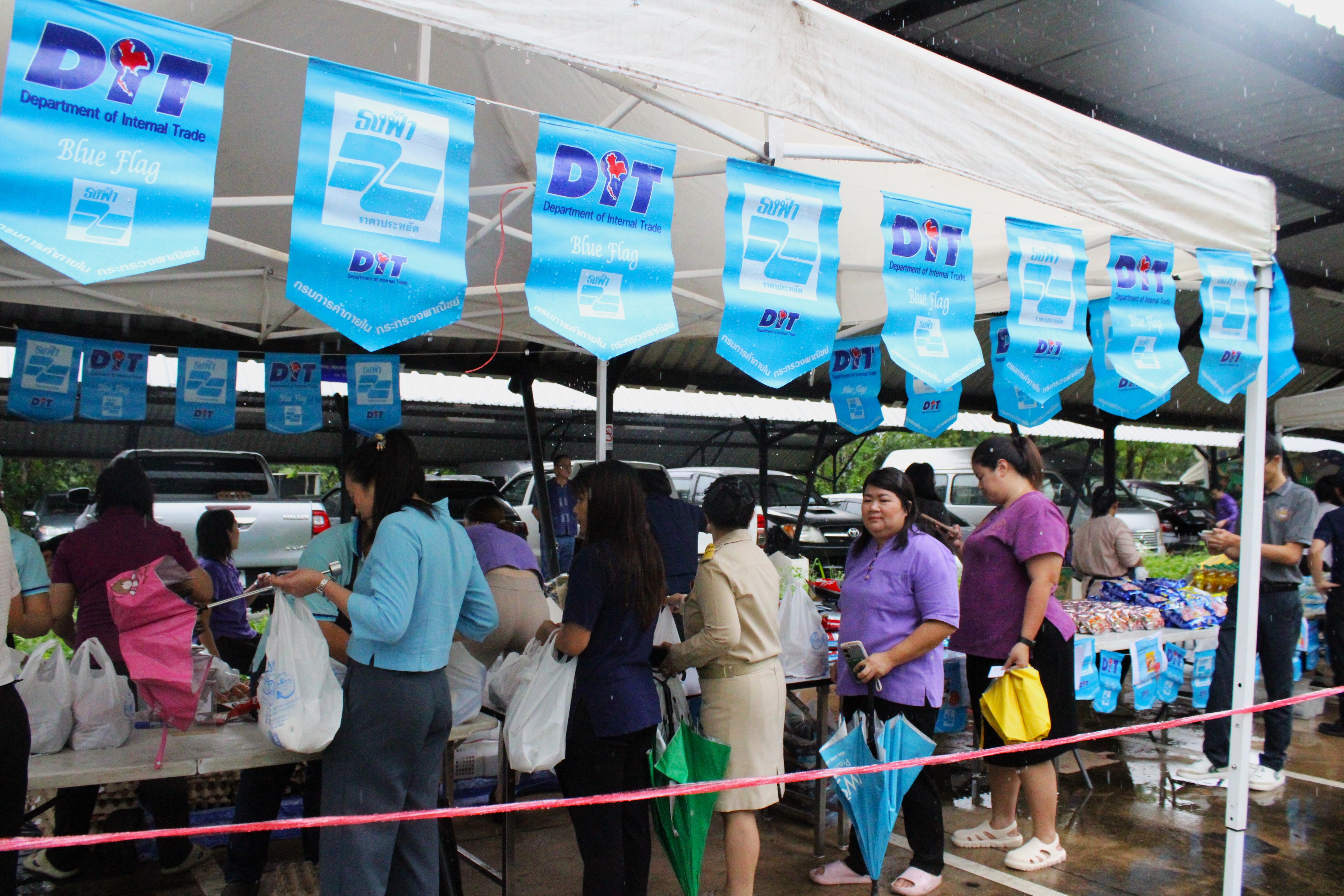 รองผู้ว่าราชการจังหวัดน่าน เชิญชวนร่วมงาน “กาดม่วนเมือง ศาลากลาง ครั้งที่ 11” หนุนเศรษฐกิจฐานราก ชูทุนวัฒนธรรมสู่มูลค่าเศรษฐกิจ