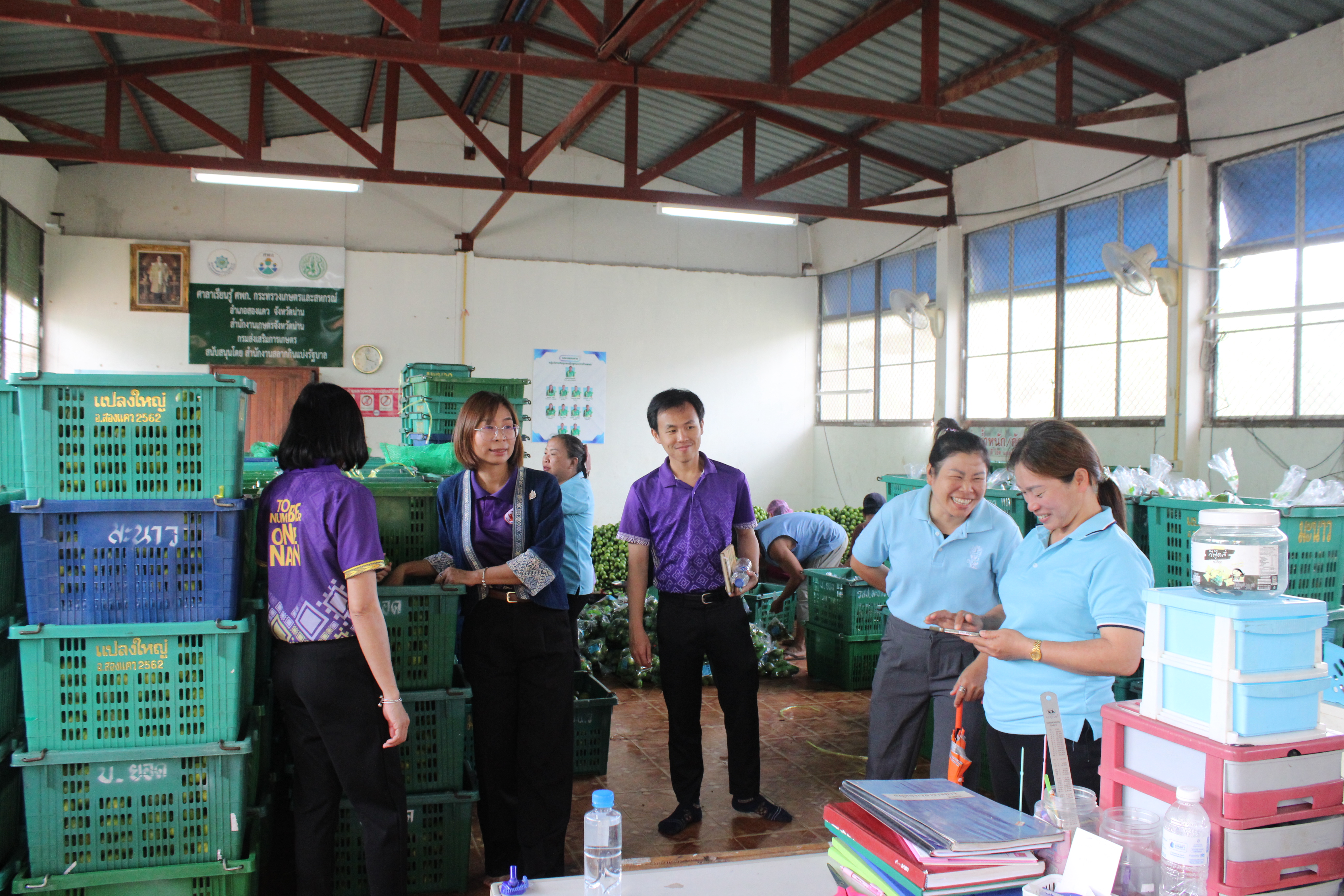 พช.น่าน ลงพื้นที่ติดตามการดำเนินงานกองทุนแม่ของแผ่นดิน บ้านยอด เน้นย้ำการป้องกันยาเสพติด