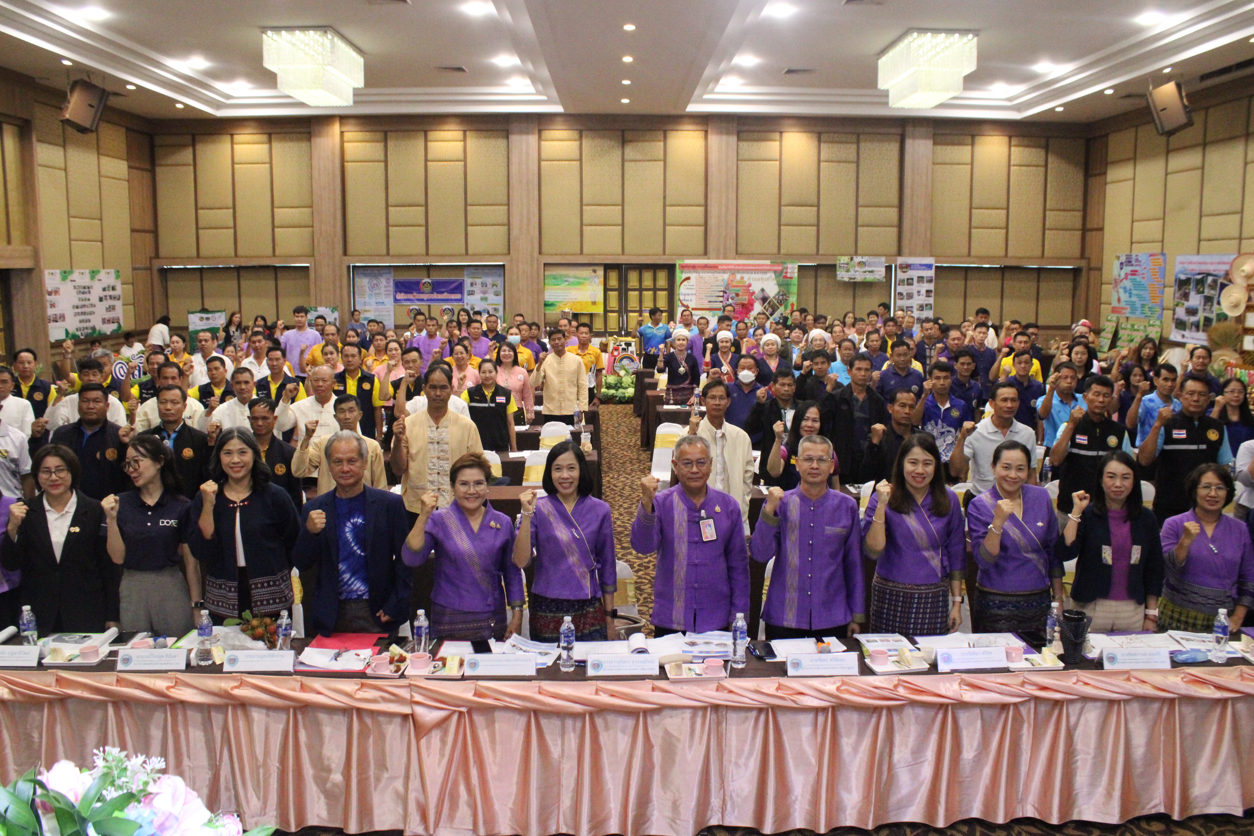 พช.น่าน เปิดโครงการสร้างเครือข่ายผู้นำการเปลี่ยนแปลง เสริมแกร่งตำบลเข้มแข็งตามหลักเศรษฐกิจพอเพียง สู่ความยั่งยืน