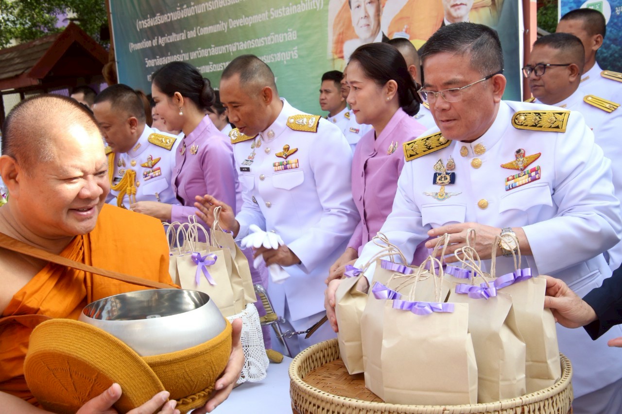 พช.น่าน ร่วมพิธีทำบุญตักบาตรถวายพระราชกุศล เนื่องในโอกาสวันเฉลิมพระชนมพรรษา สมเด็จพระนางเจ้าฯ พระบรมราชินี 3 มิถุนายน 2568
