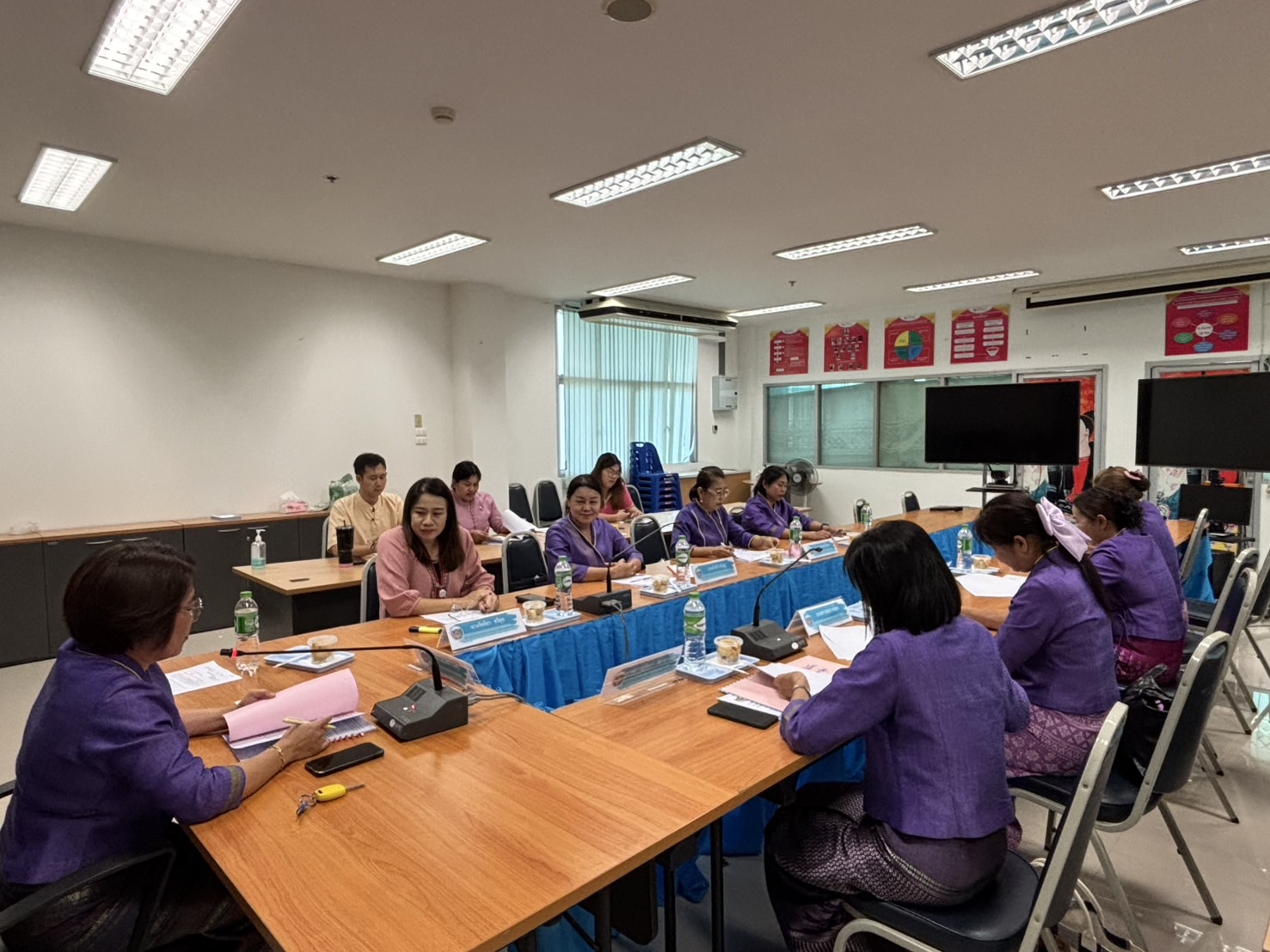 จังหวัดน่าน ประชุมคณะทำงานขับเคลื่อนกองทุนพัฒนาบทบาทสตรี ติดตามผลการดำเนินงานและเร่งรัดการบริหารจัดการหนี้