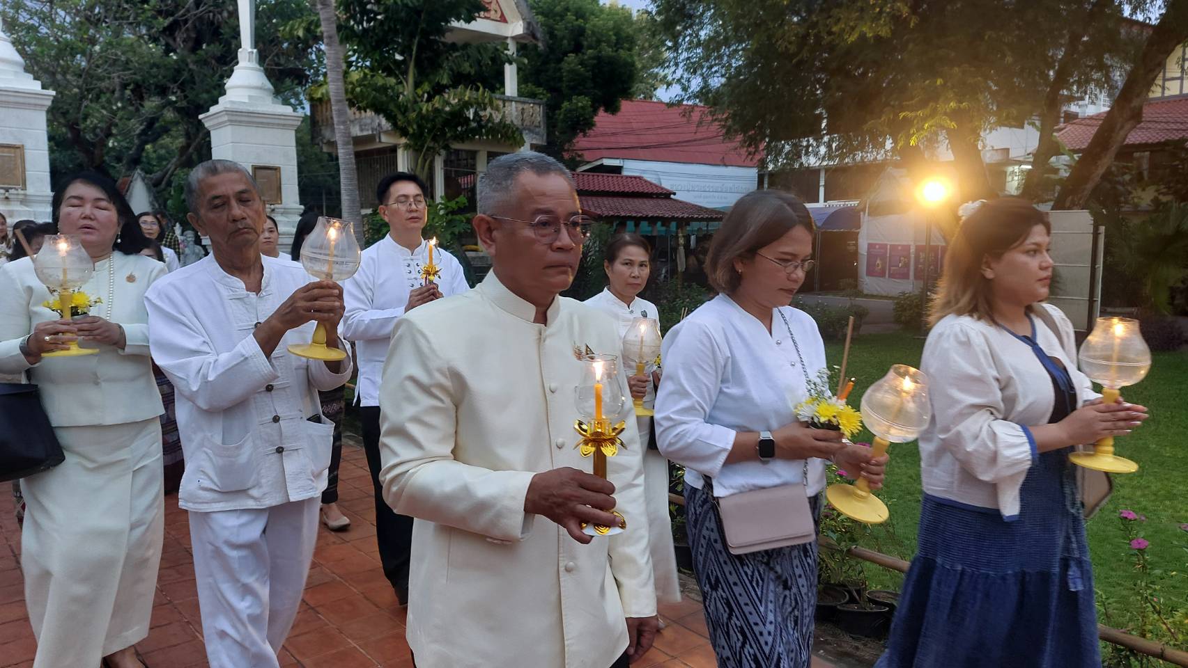 พช.น่าน ร่วมพิธีเจริญพุทธมนต์ เวียนเทียน เนื่องในวันอาสาฬหบูชาและวันเข้าพรรษา ประจำปี 2568