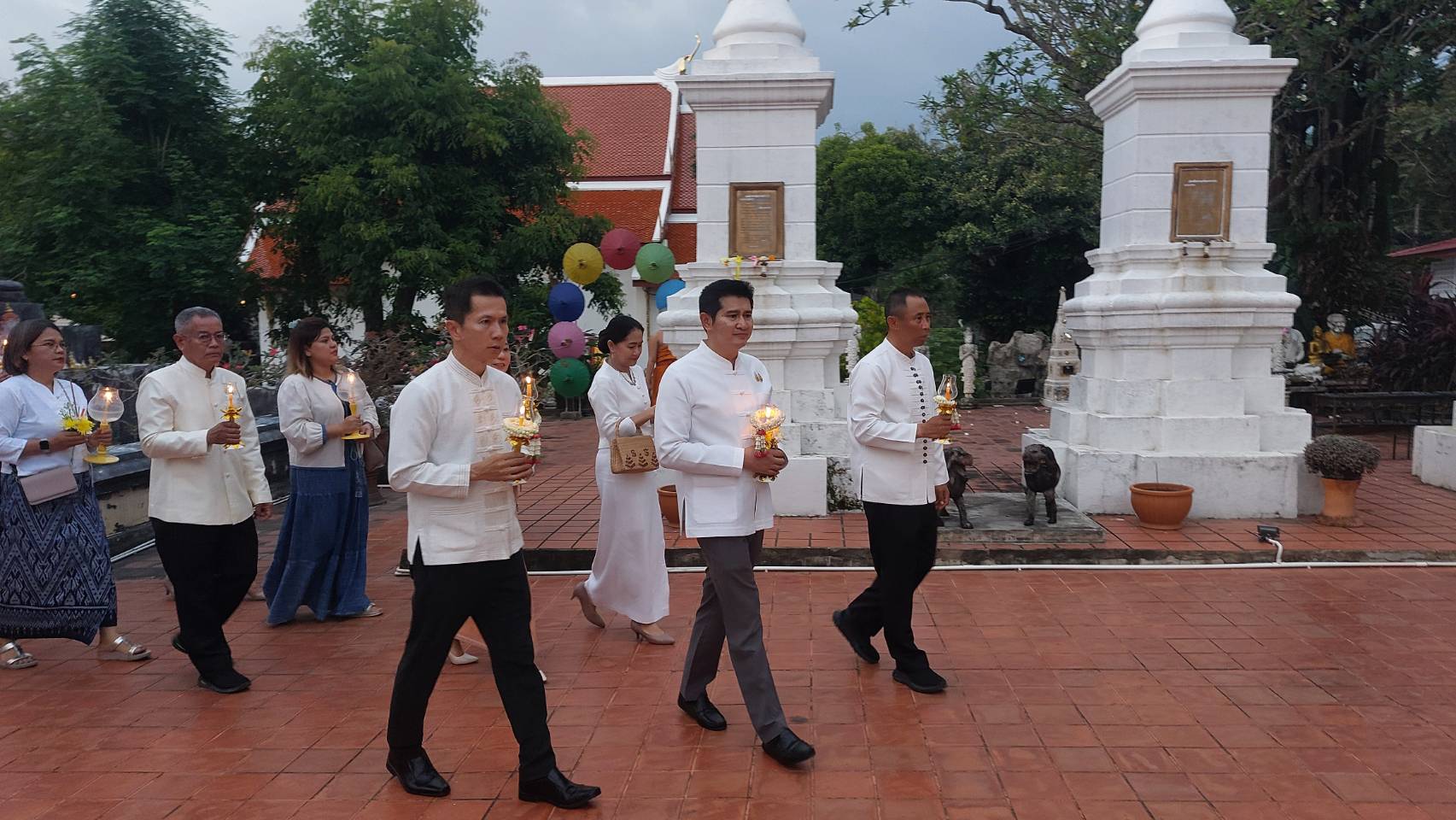 พช.น่าน ร่วมพิธีเจริญพุทธมนต์ เวียนเทียน เนื่องในวันอาสาฬหบูชาและวันเข้าพรรษา ประจำปี 2568